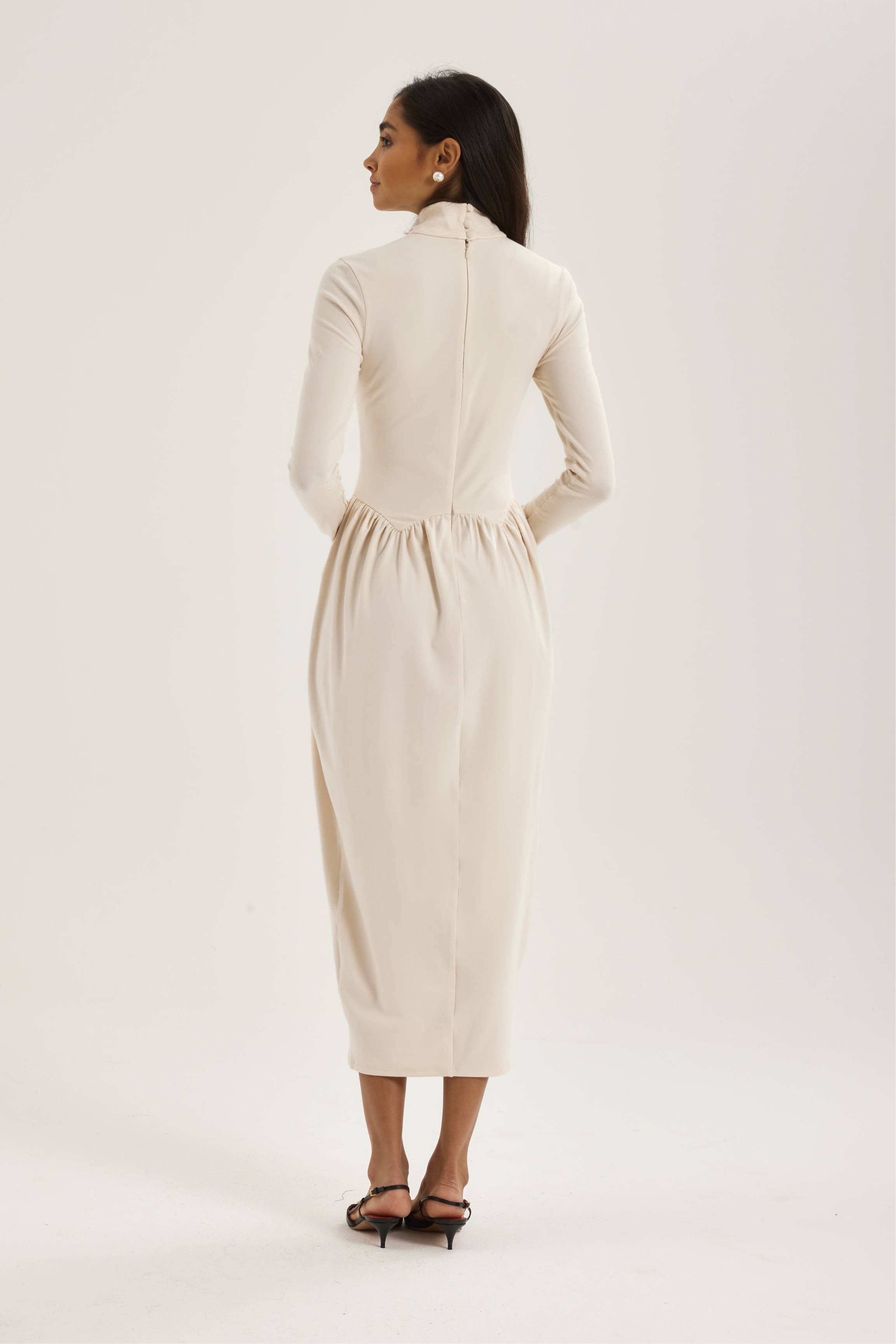Valentina Høyhalset Drapert Kjole | Elfenbenshvit