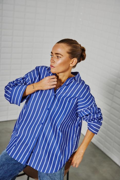 LANGERMET STRIPET SKJORTE | KLASSISK OG TRENDY SKJORTE FOR DAME