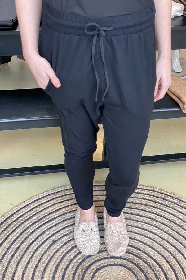 Alma Loose Pant | Sort | Løse bukser fra Liberté Essential