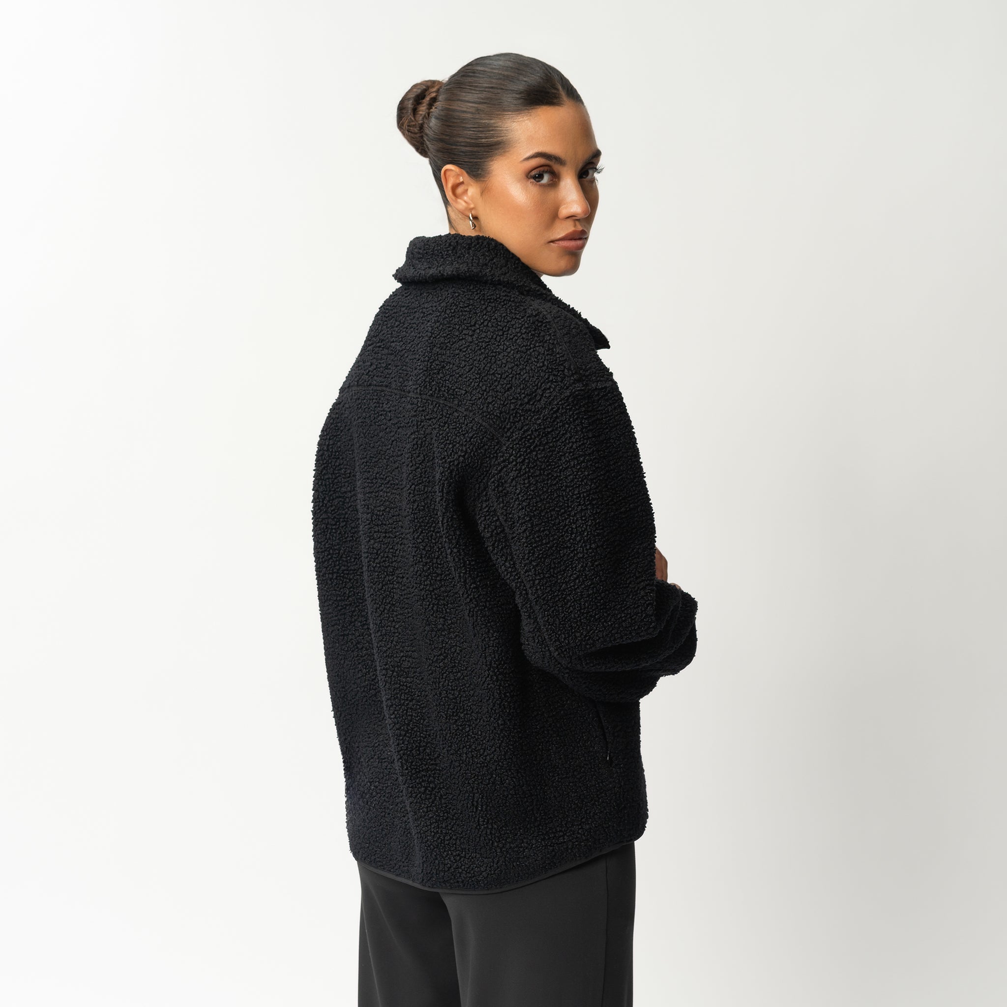 FLEECEJAKKE – KOSELIG KOMFORT MØTER ELEGANT STIL