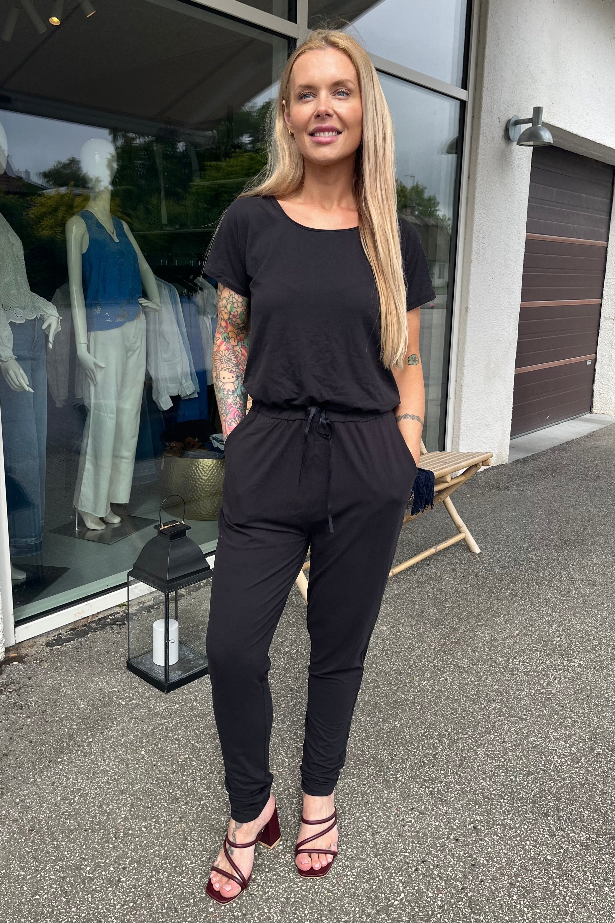 Alma Jumpsuit | Sort | Buksedragt fra Liberté Essentiel