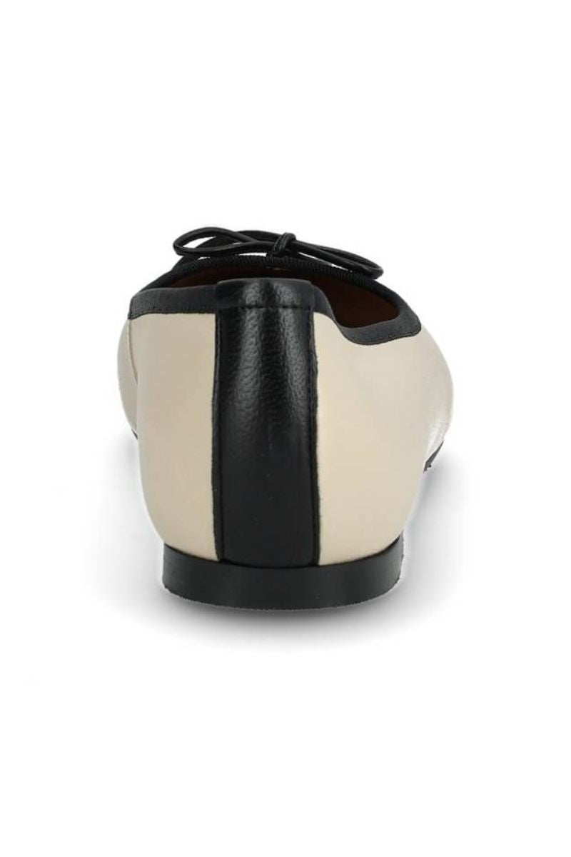 A5900 | Off white nappa 73 | Ballerina fra Billi Bi