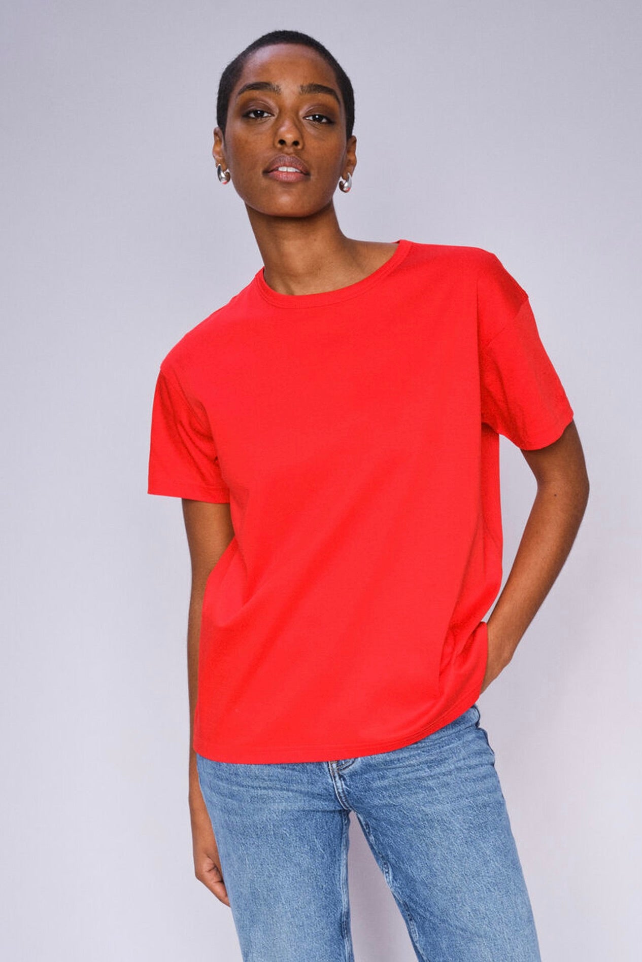 Aina O-SS Tee | Chinese Red | T-shirt fra Mos Mosh