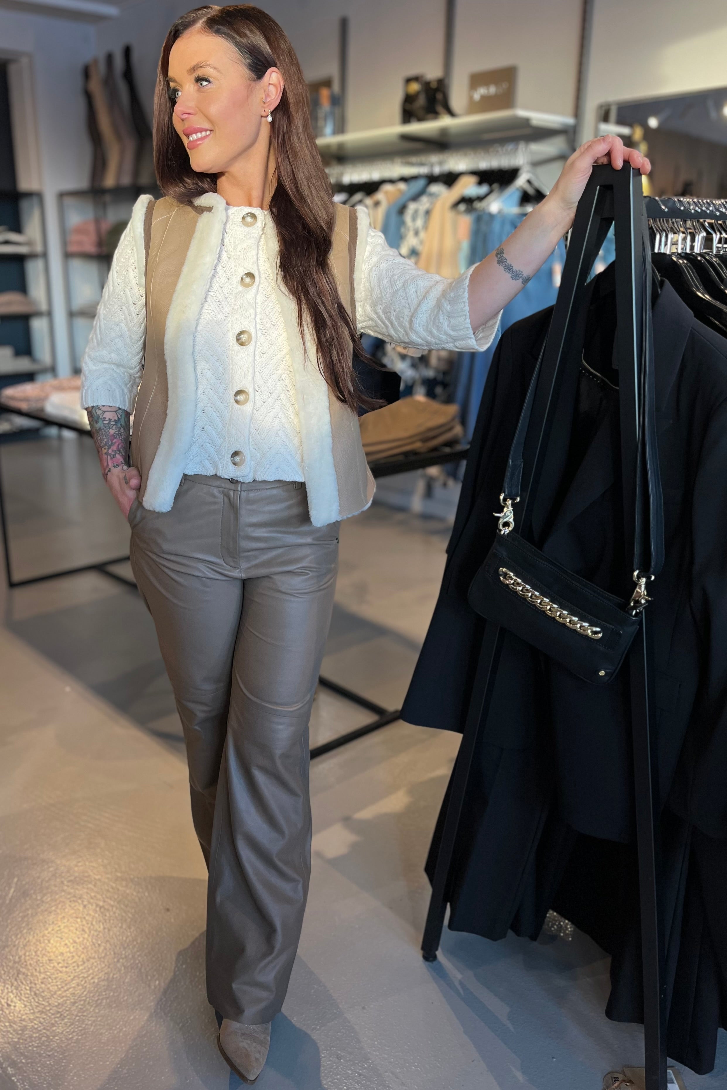 Abena Shearling waistcoat | Super Neutral | Vest fra Gustav