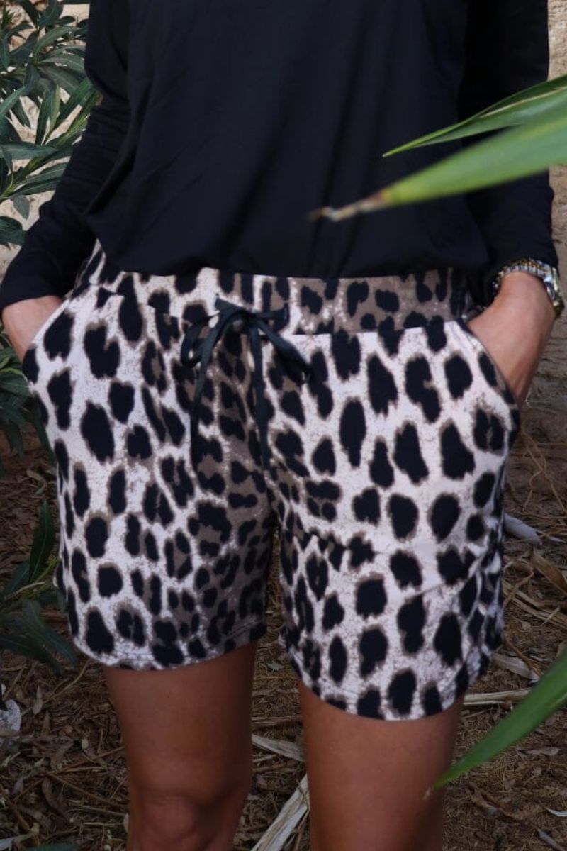 Alma shorts | Big Lux Leo Fossil | Shorts fra Liberté Essentiel