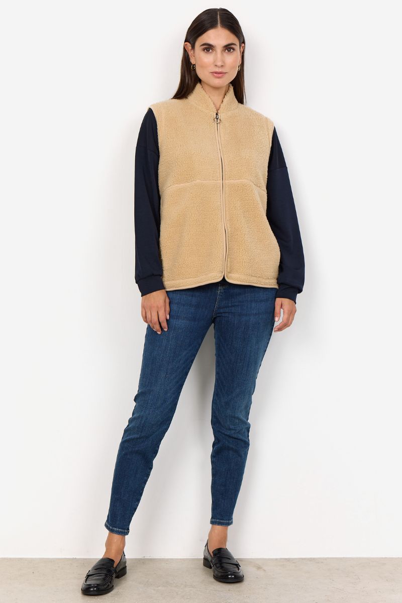 Ada Waistcoat | Sand | Teddy vest fra French Laundry