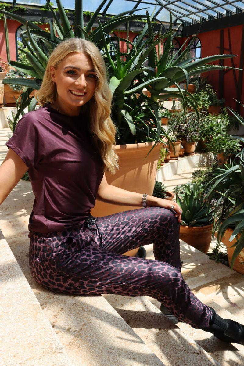 Alma Pants | Bordeaux Lux Leo | Bukser fra Liberté