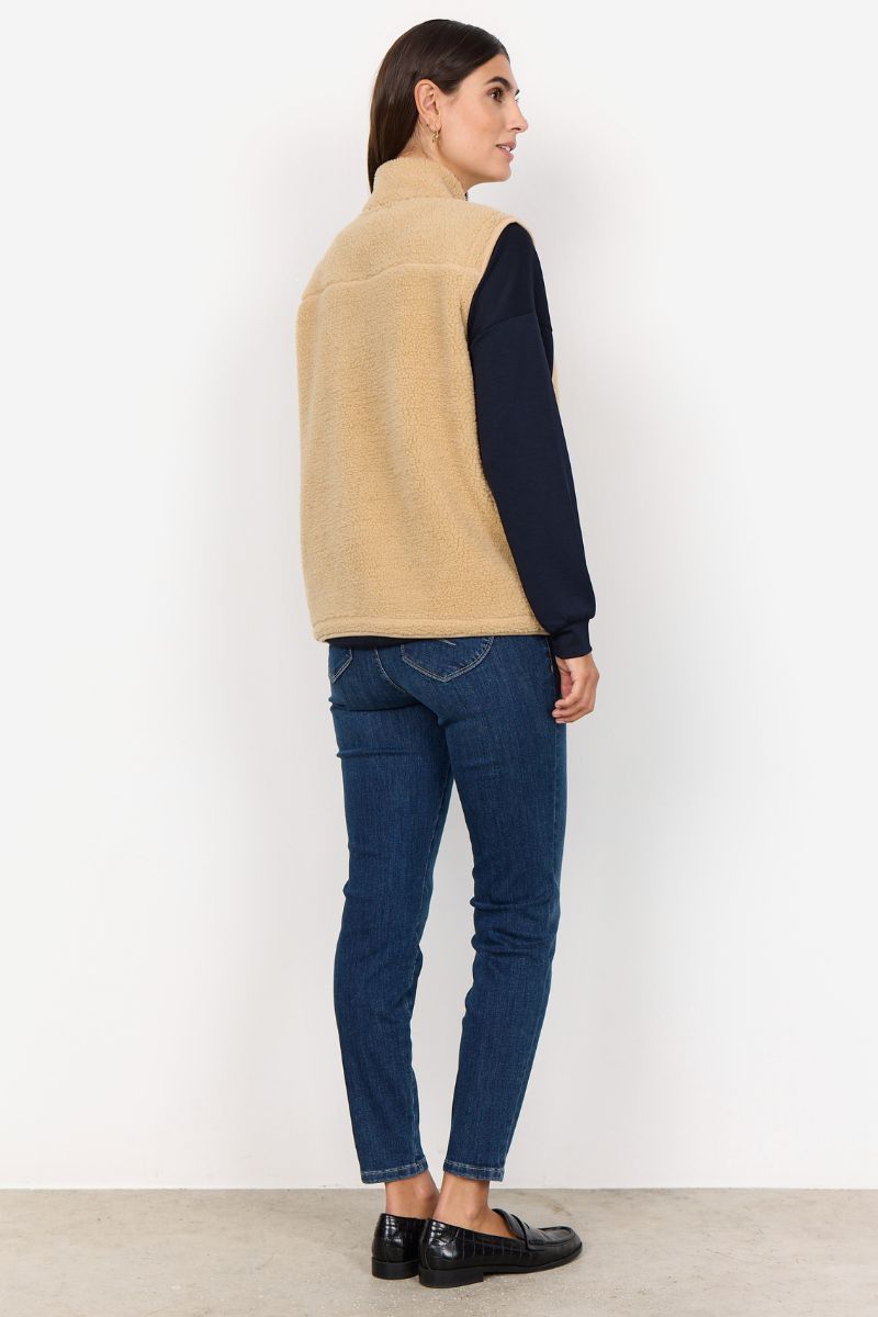 Ada Waistcoat | Sand | Teddy vest fra French Laundry