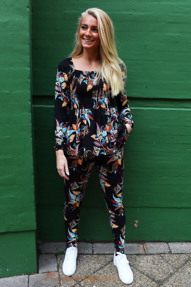 Alma Pants | Black Multicolor Paisley | Bukser fra Liberté