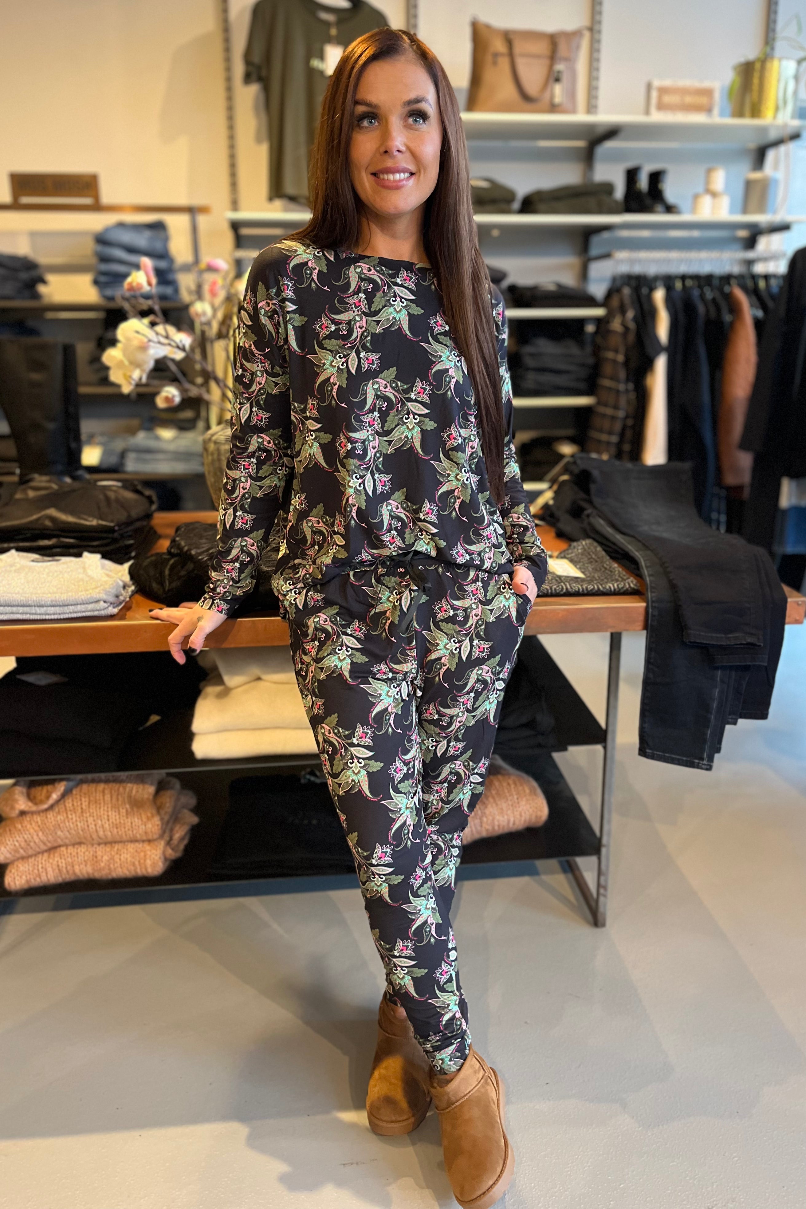 Alma Pants 9500 | Army Pink Paisley | Bukser fra Liberté