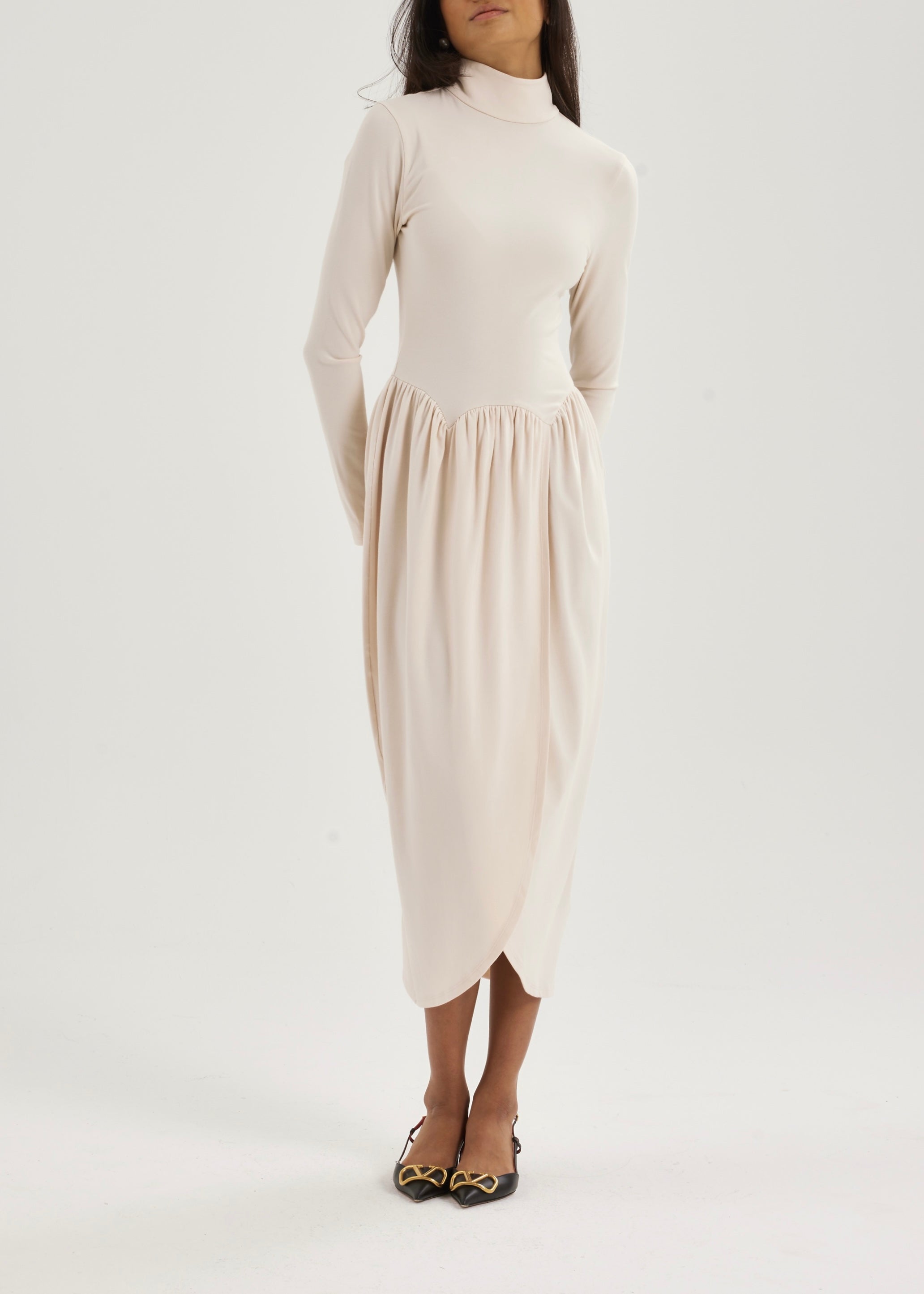 Valentina Høyhalset Drapert Kjole | Elfenbenshvit