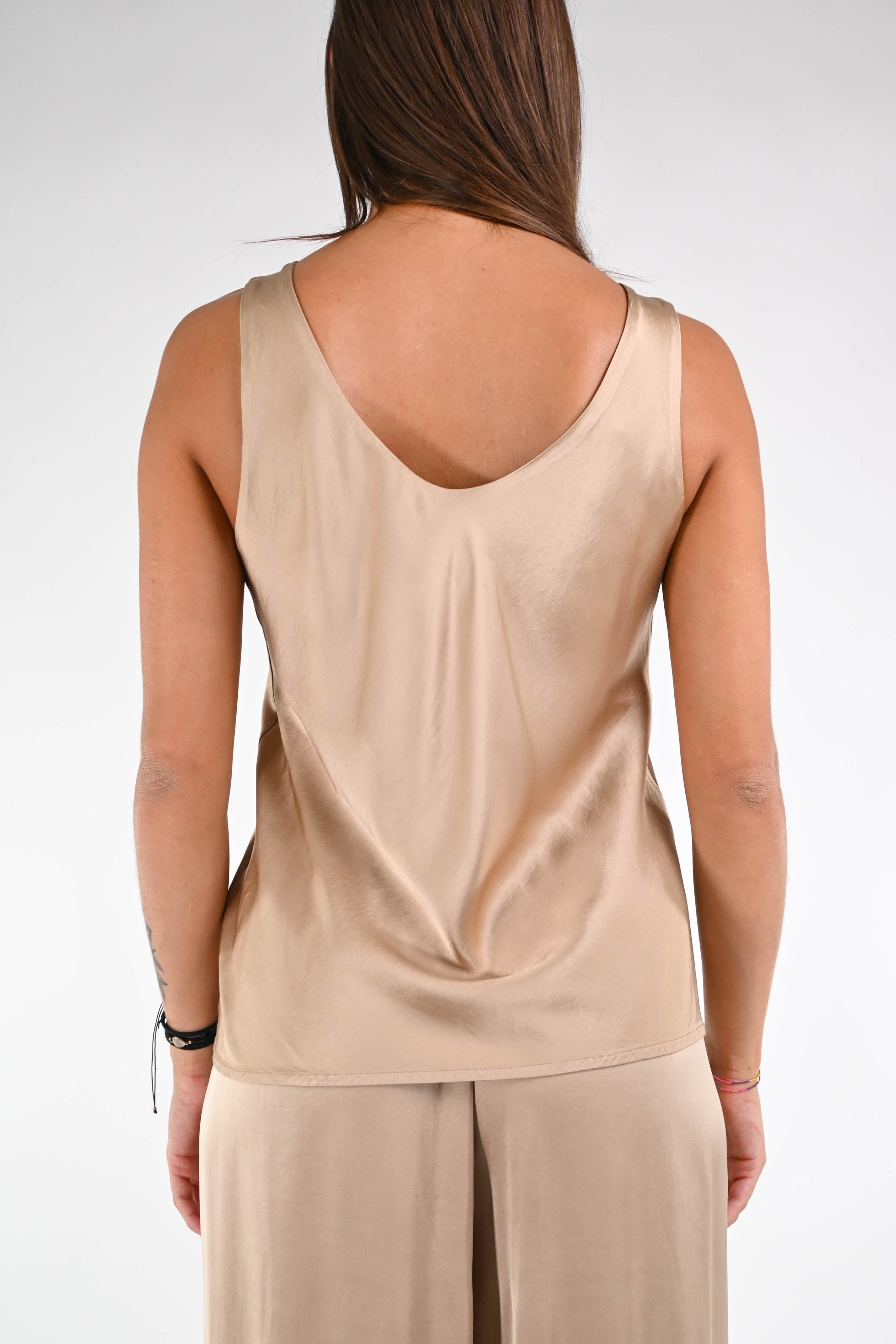 Luksus satengtopp med V-hals – beige