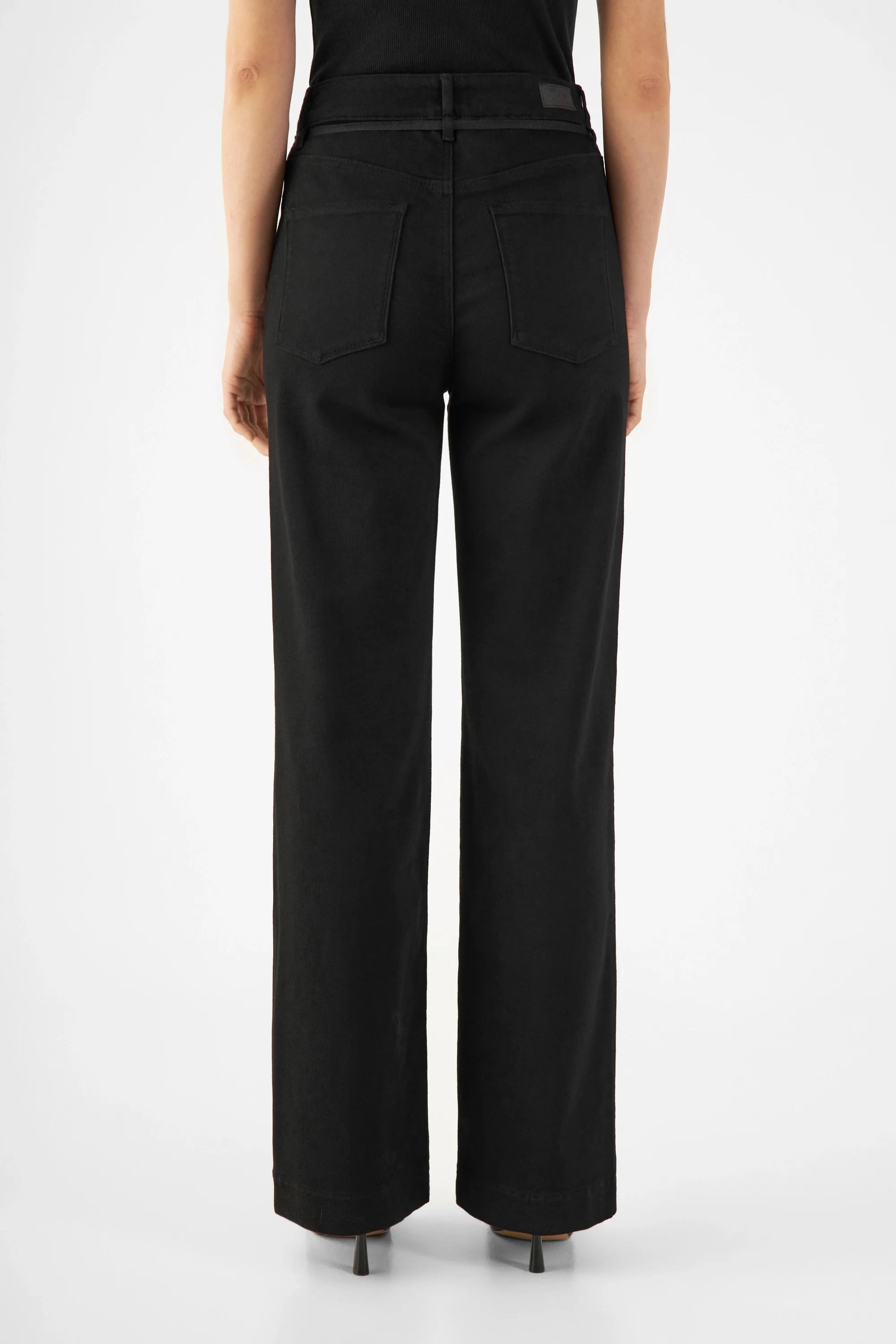 MYK DENIM MED UTEN UTDRAG – FRANSK LOMME | STAY BLACK | TRENDY JEANS MED HØY LIV