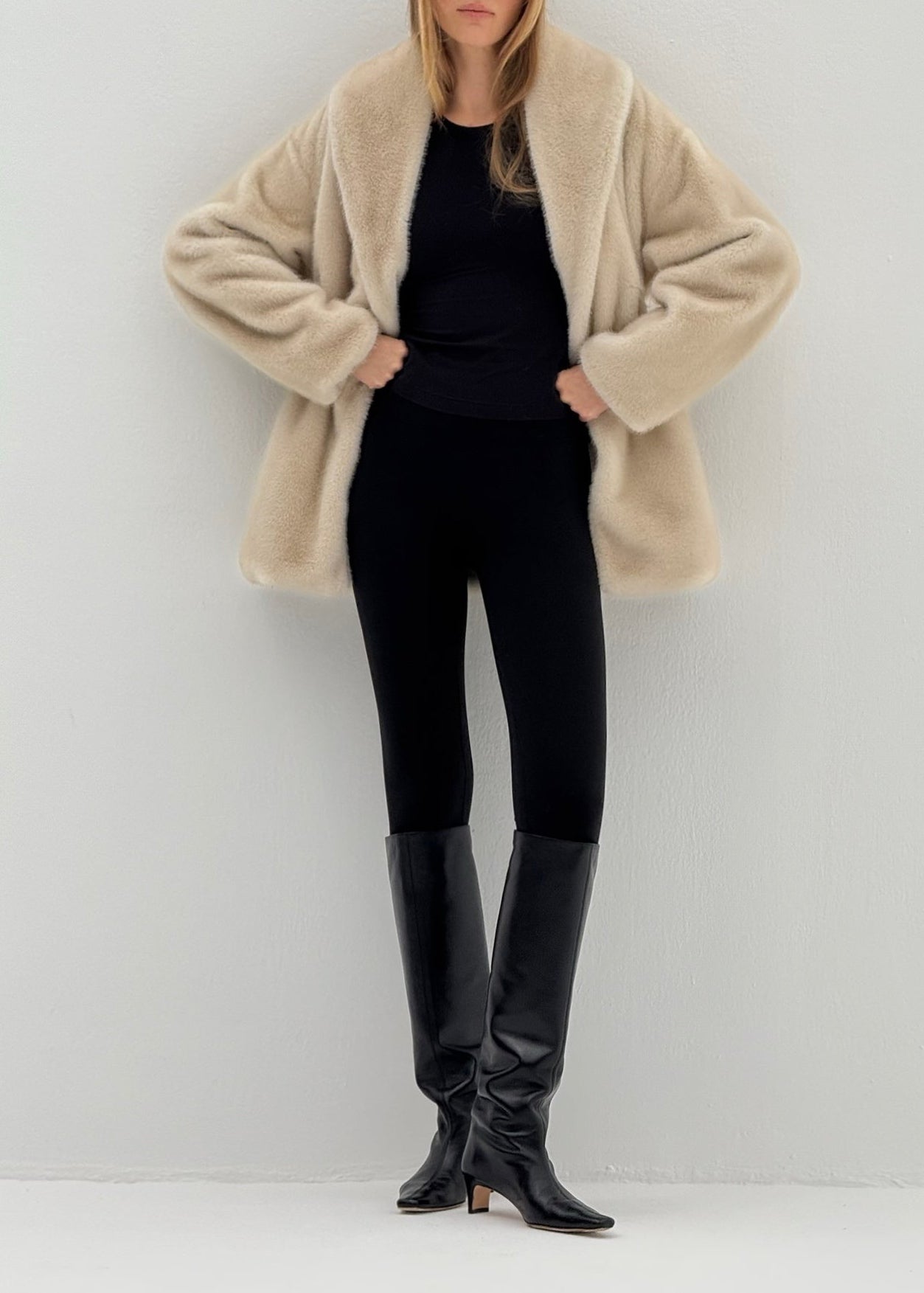 Alpina Innsvinget Pelskåpe | Almond Quartz