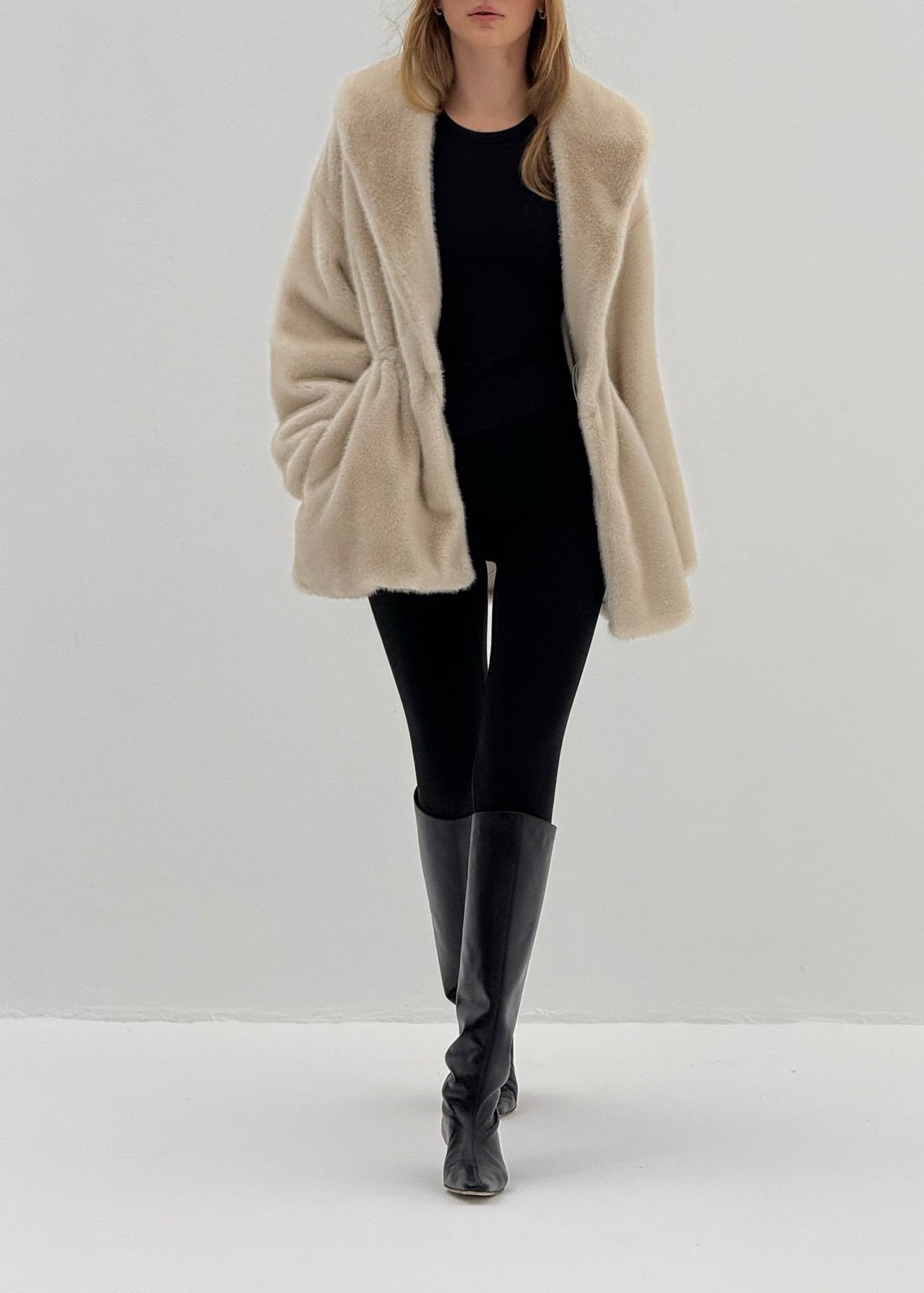 Alpina Innsvinget Pelskåpe | Almond Quartz