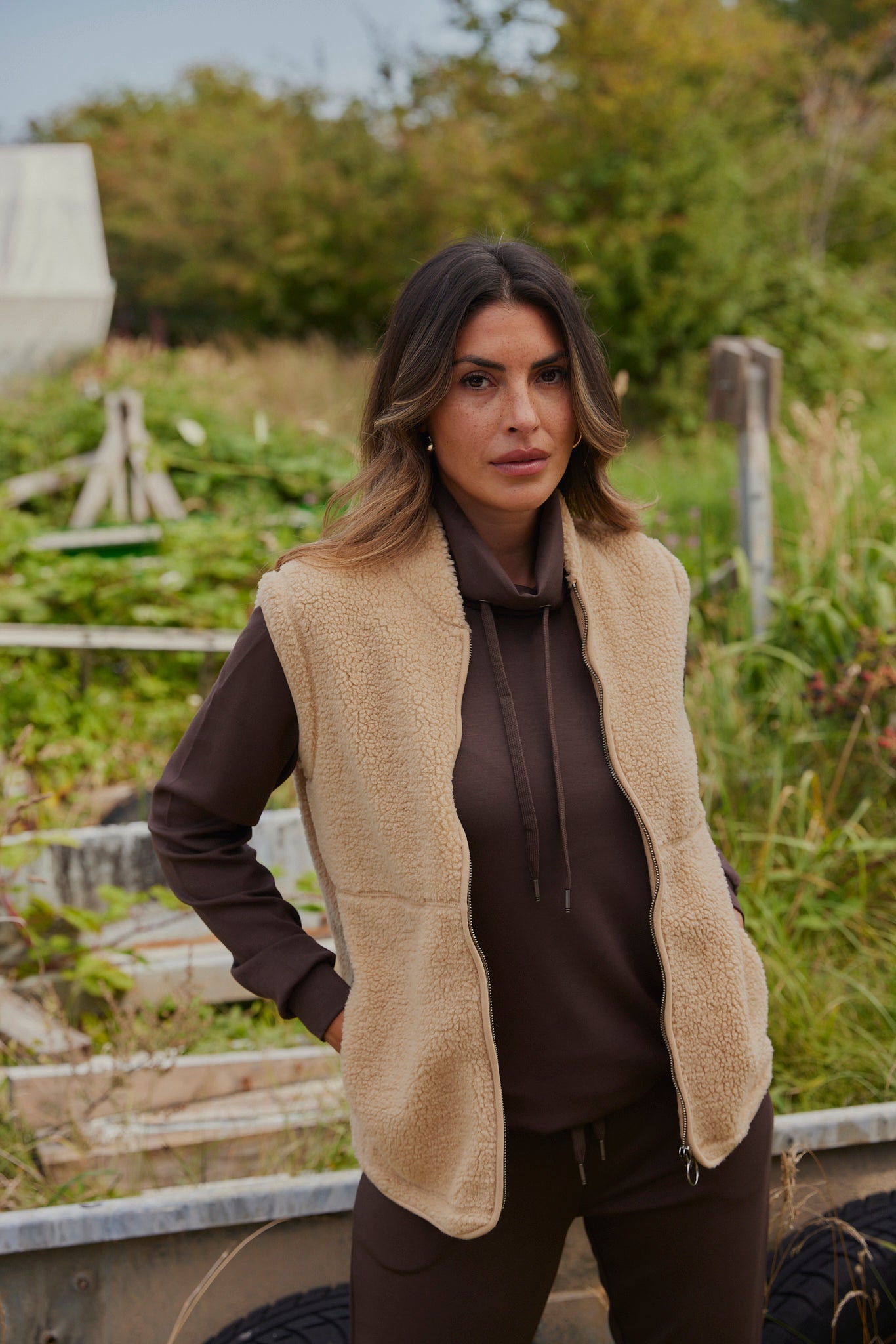 Ada Waistcoat | Sand | Teddy vest fra French Laundry