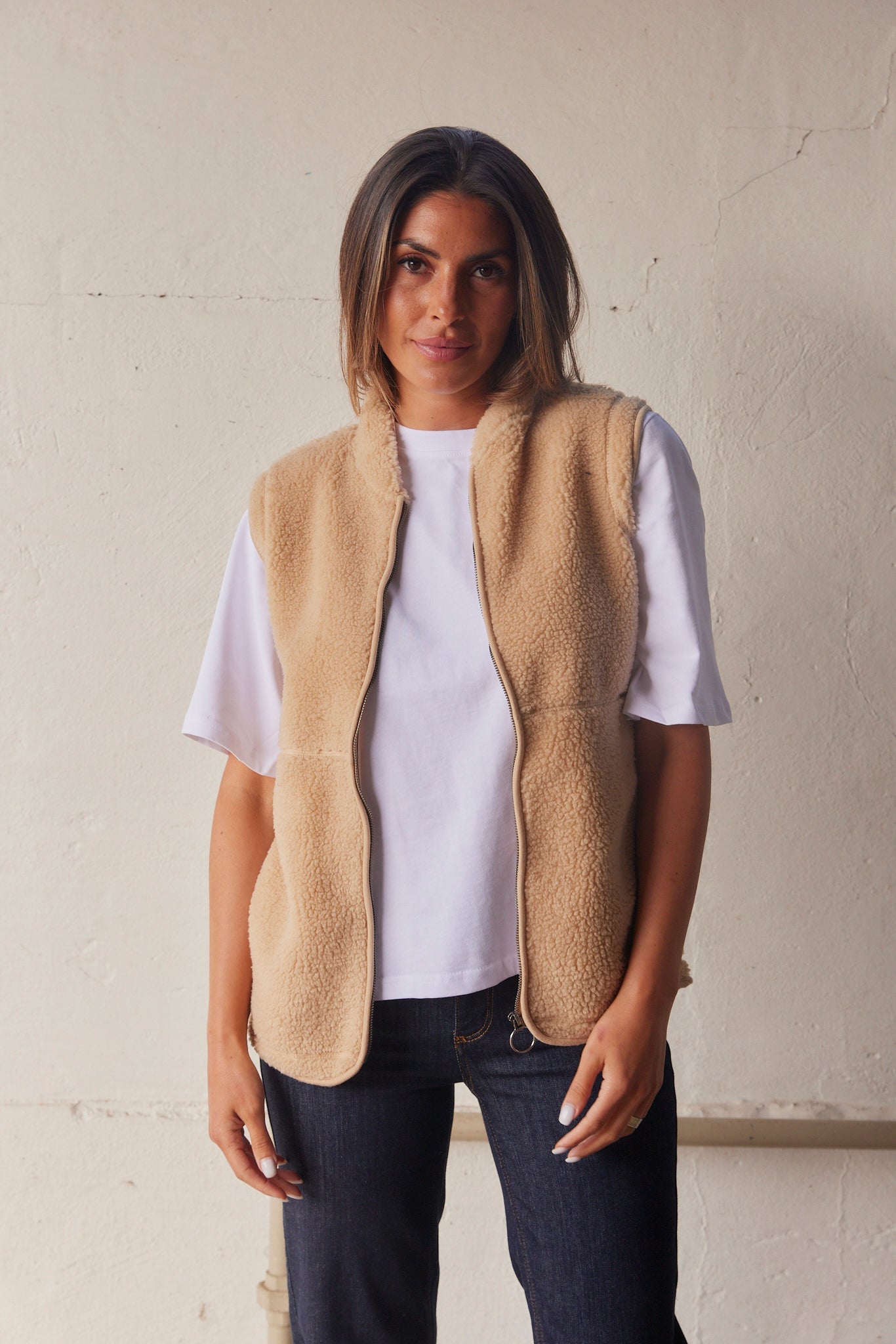 Ada Waistcoat | Sand | Teddy vest fra French Laundry