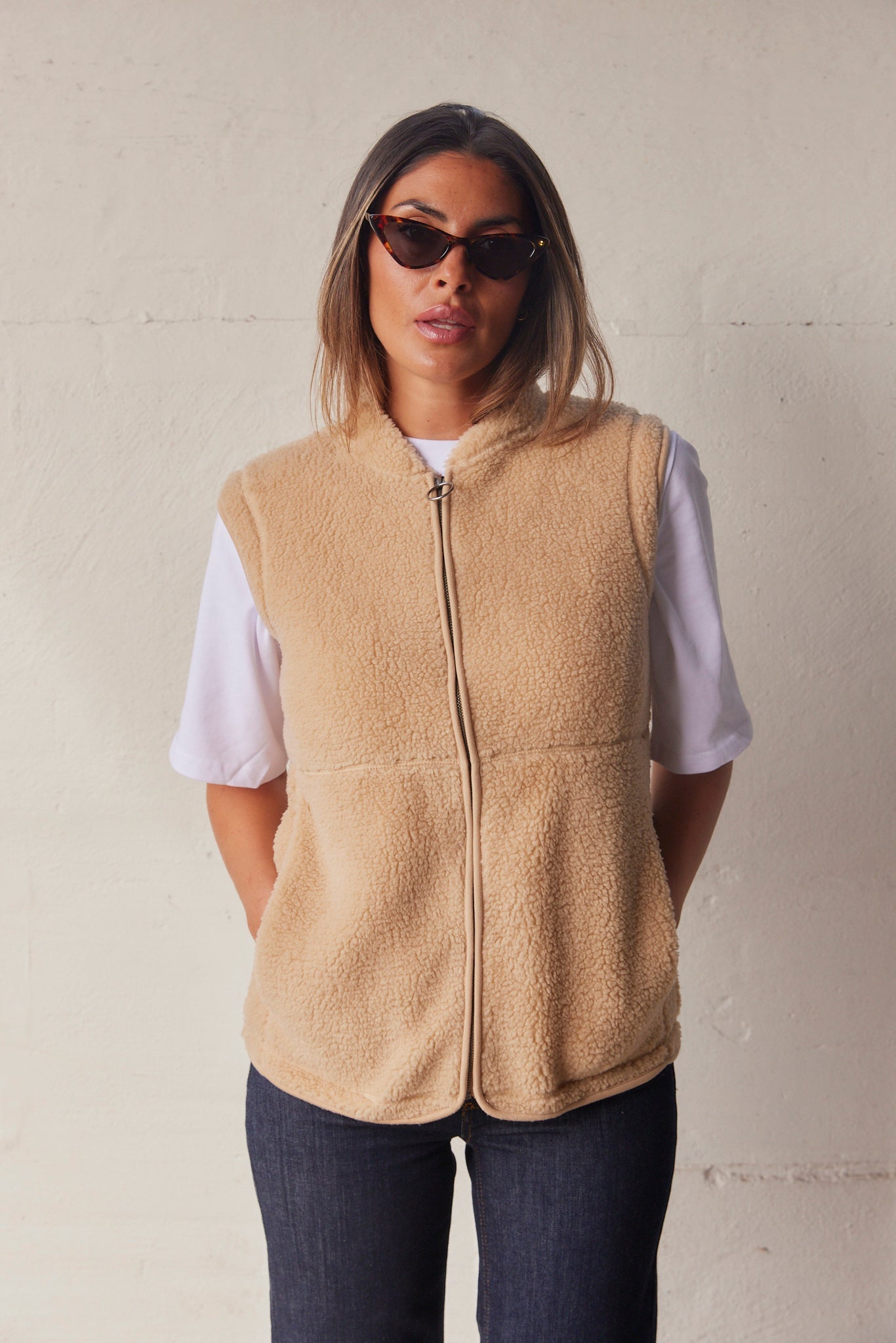 Ada Waistcoat | Sand | Teddy vest fra French Laundry