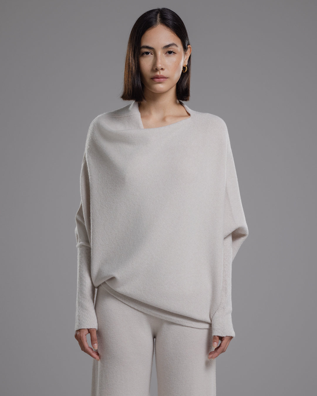 ASYMMETRISKE DRAPERT | LYS BEIGE