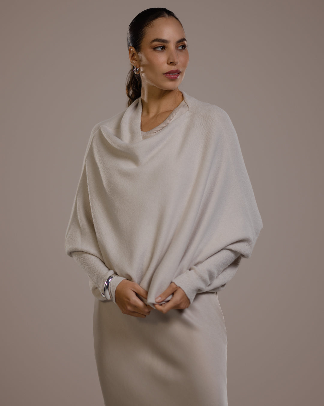 ASYMMETRISKE DRAPERT | LYS BEIGE