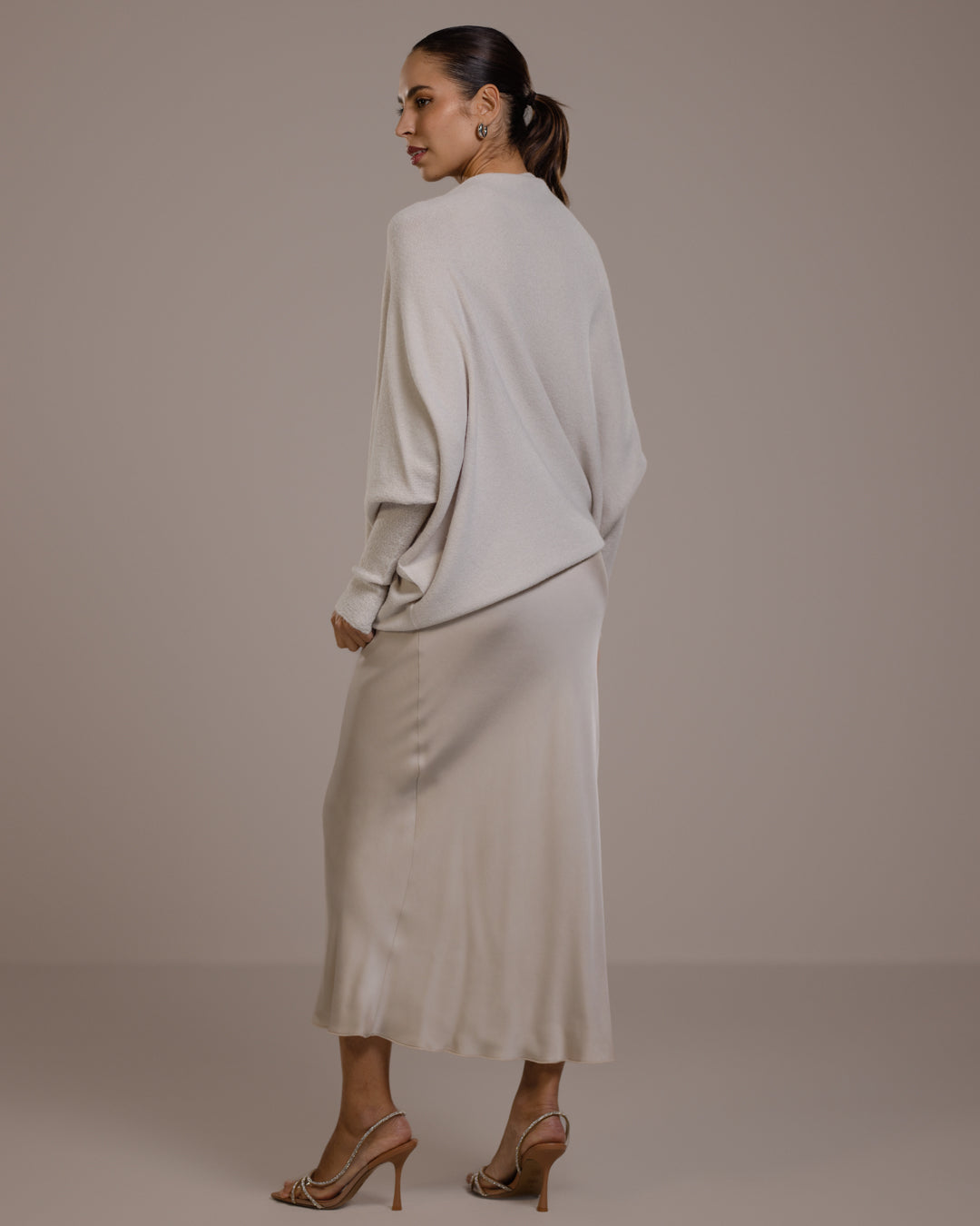 ASYMMETRISKE DRAPERT | LYS BEIGE