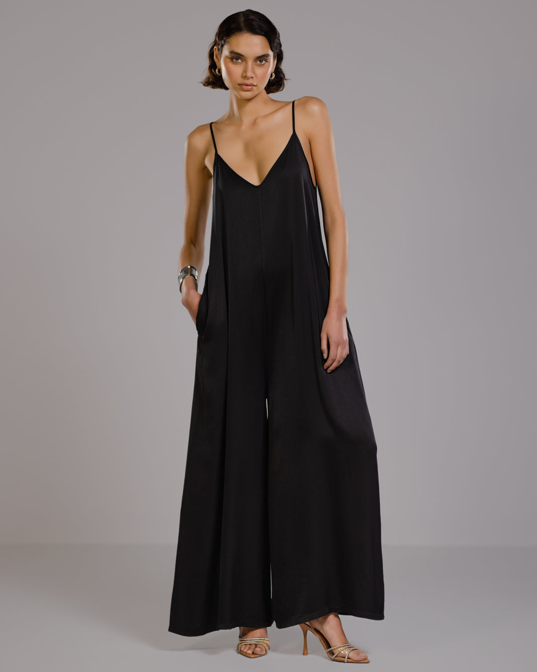 AUDREY SATENG JUMPSUIT | SVART