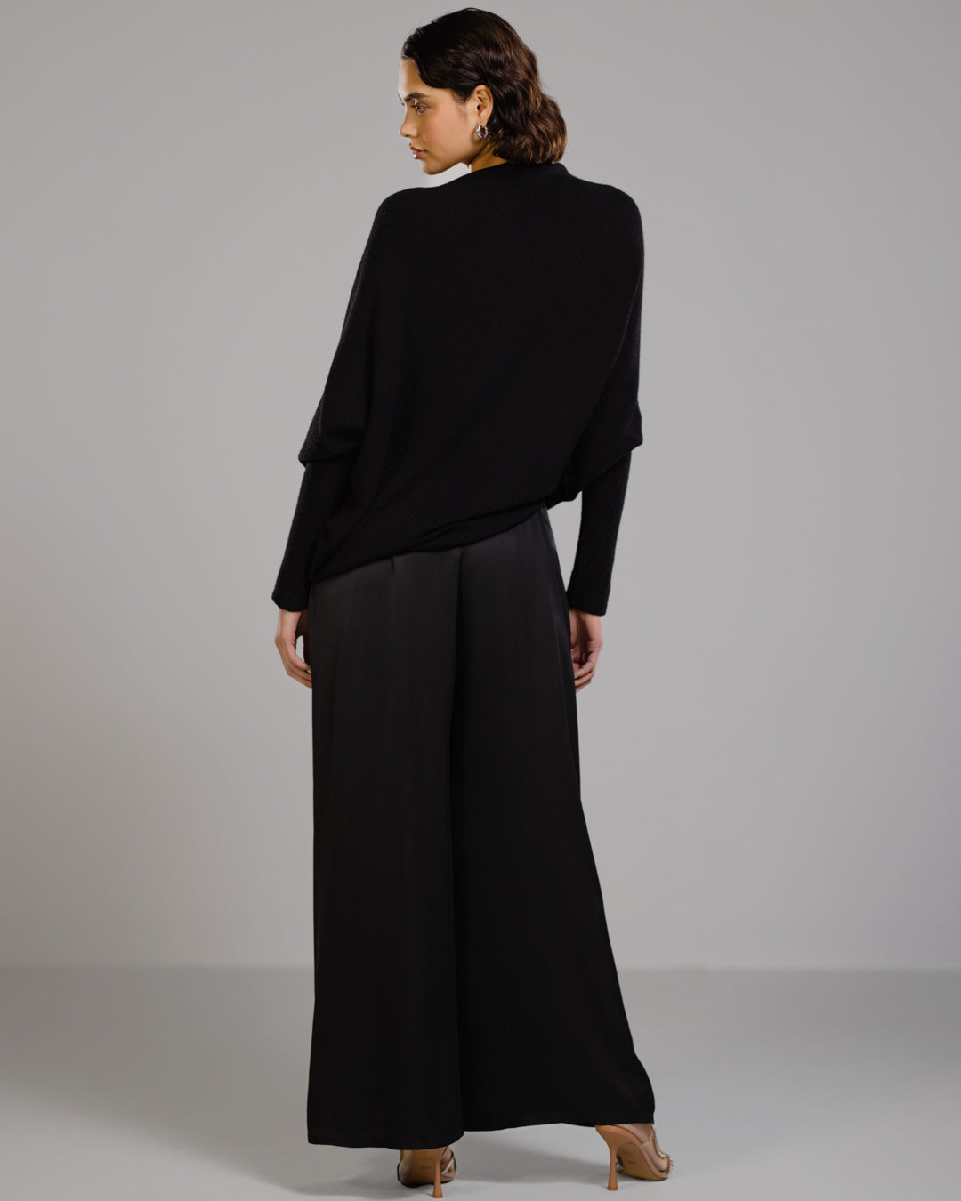 AUDREY SATENG JUMPSUIT | SVART