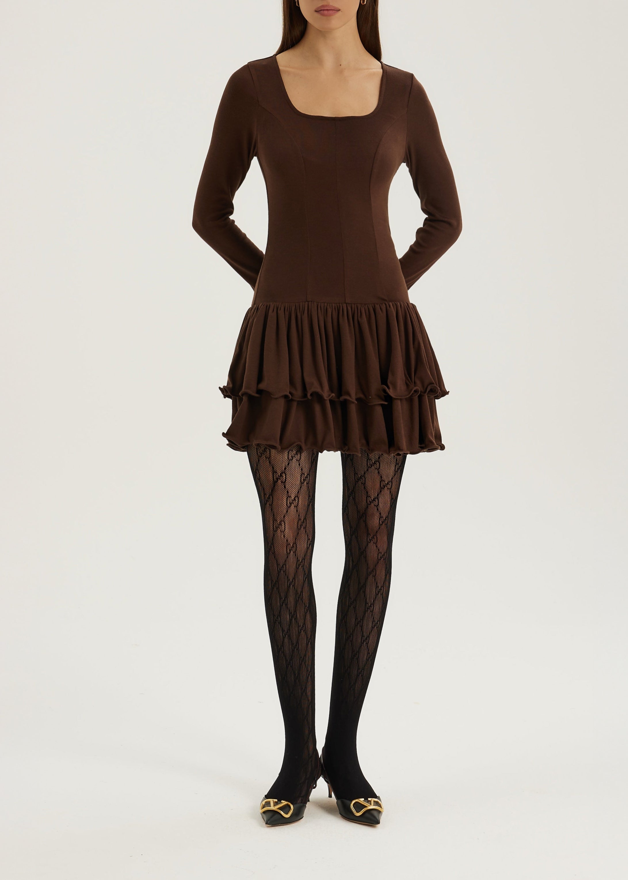 Karolina Jersey Kjole med Volanger og Drapering | Sjokolade