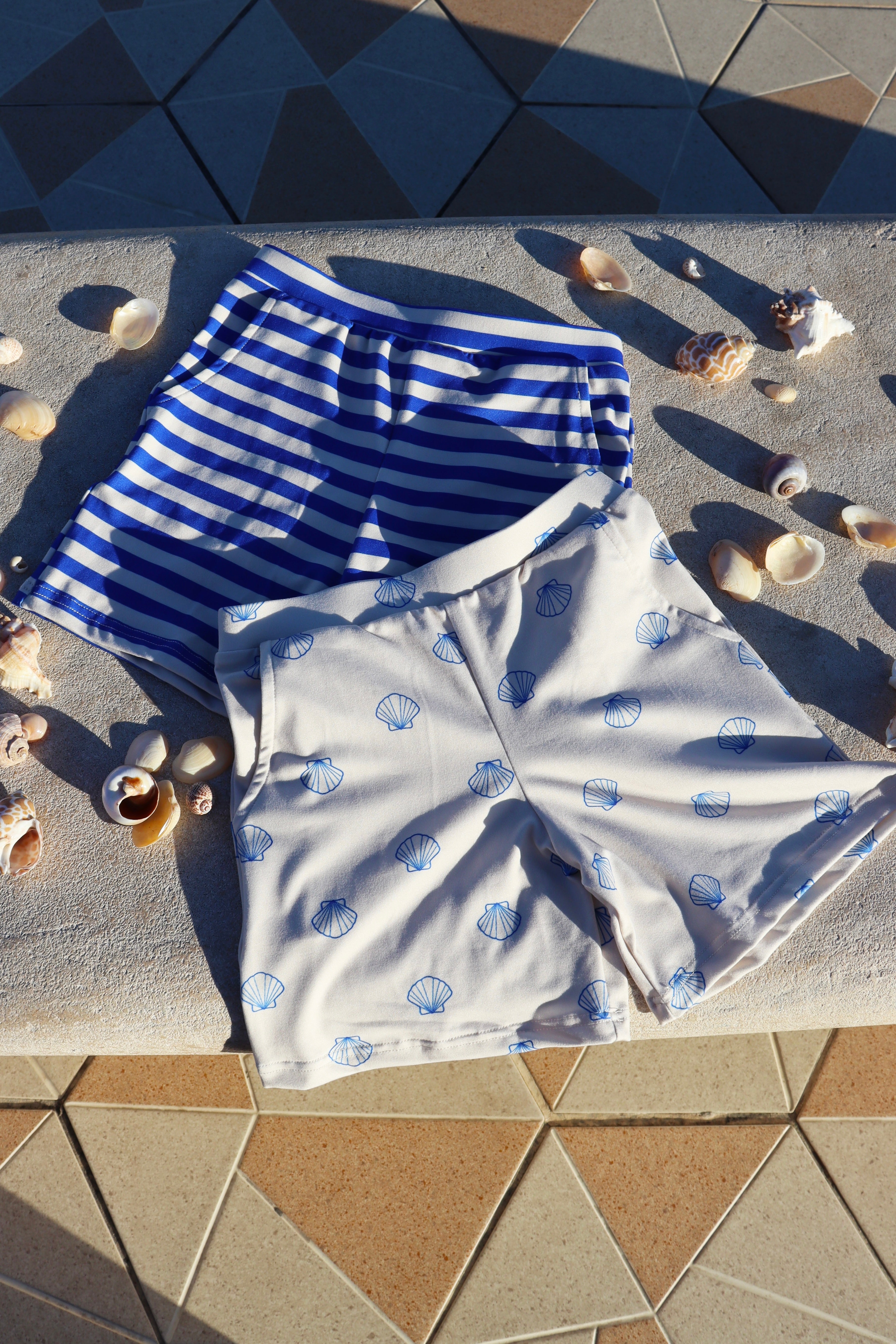 Alma Shorts (Kids) | Ivory Cobolt Shell | Shorts fra Liberté Ami