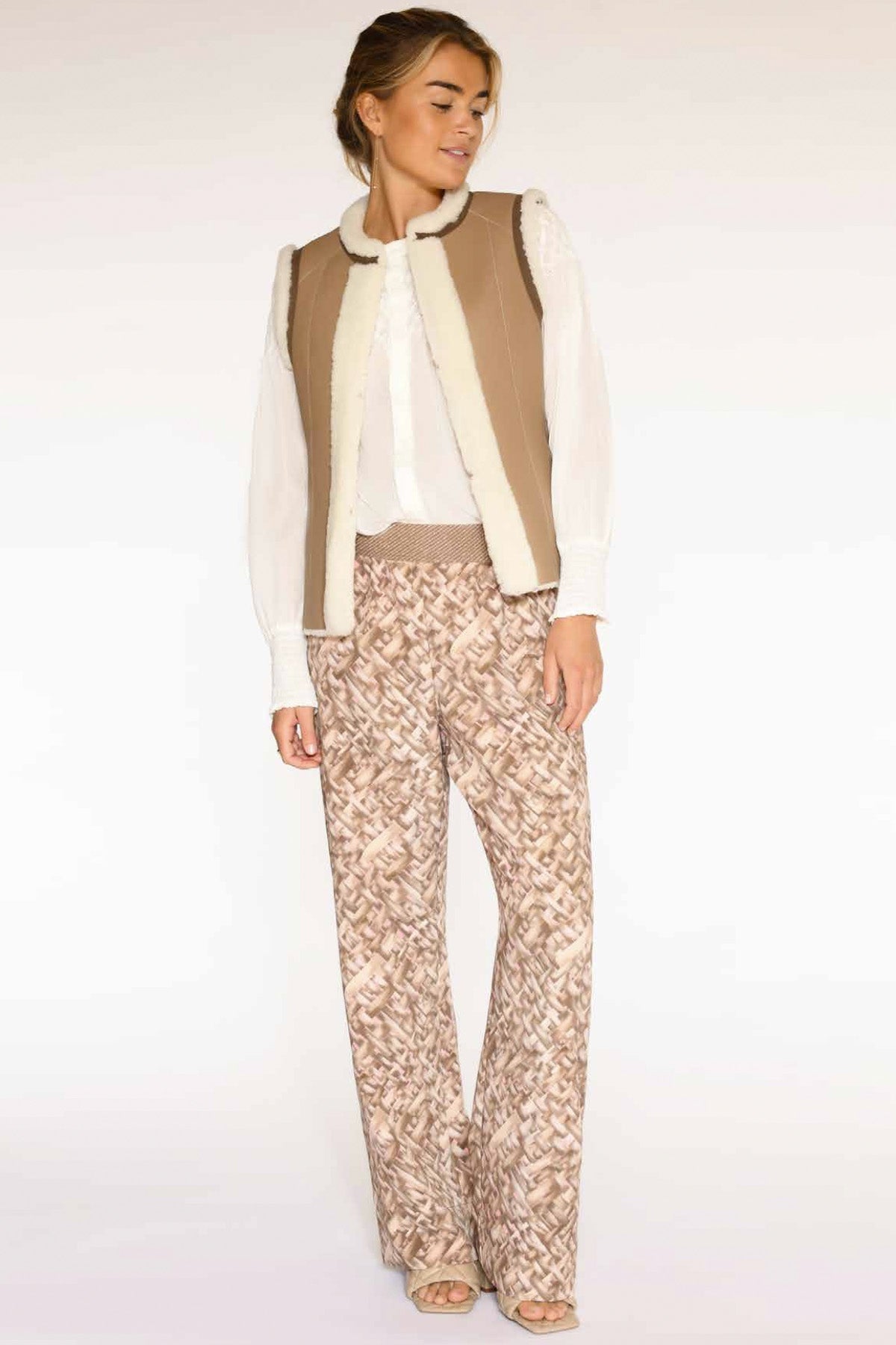 Abena Shearling waistcoat | Super Neutral | Vest fra Gustav