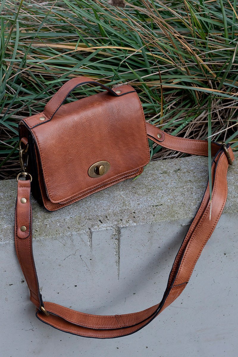 Alba Big | Walnut | Crossover fra Re:designed