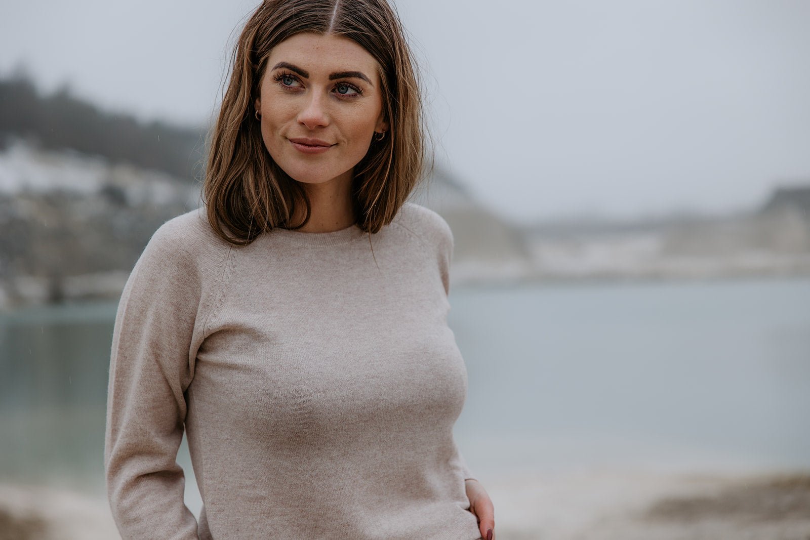 Opphørssalg – kasjmir rund hals sand | luksuriøs trendy cashmere genser damer