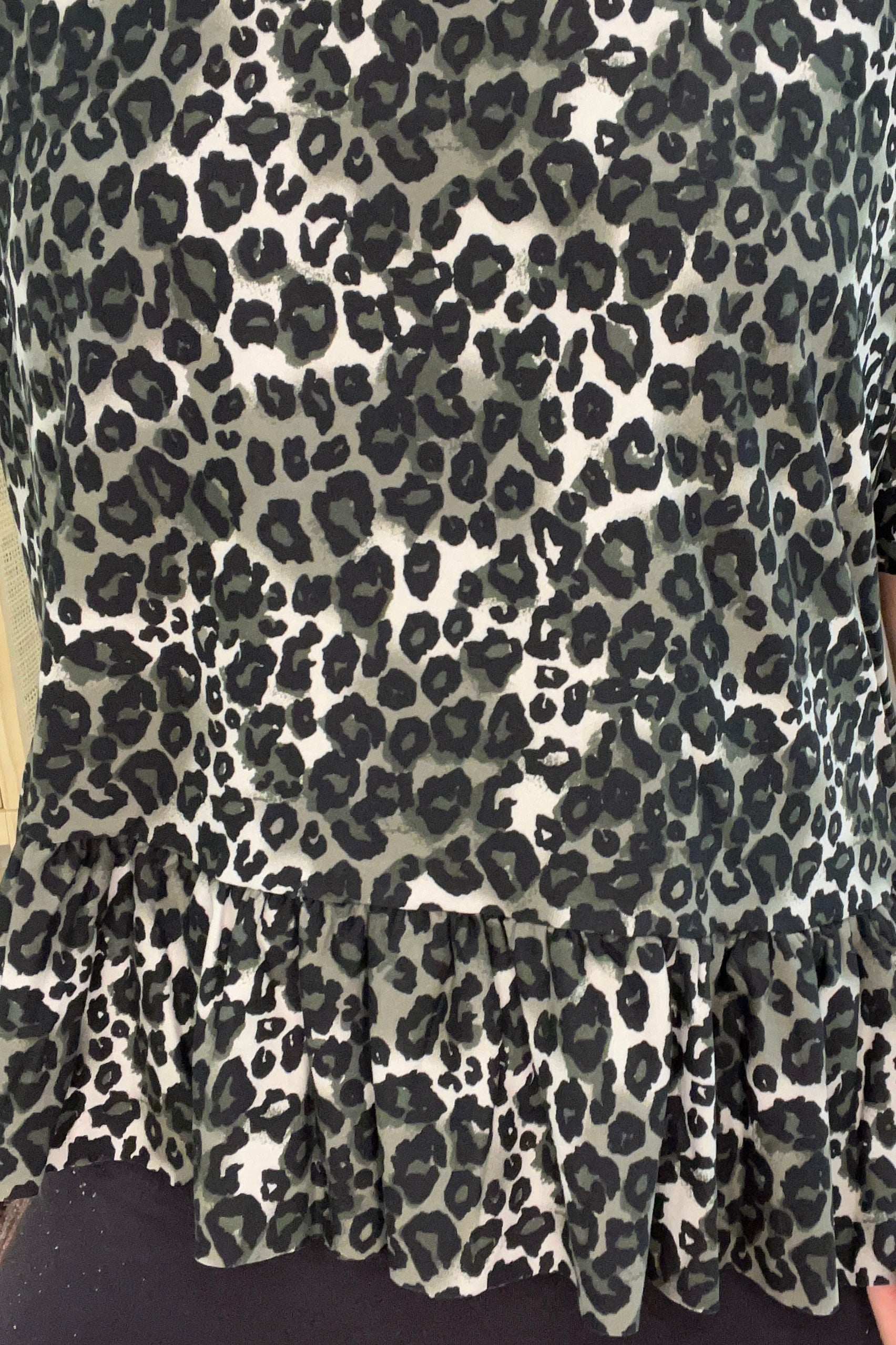 Alma Frill T-Shirt | Army Leo | T-Shirt fra Liberté