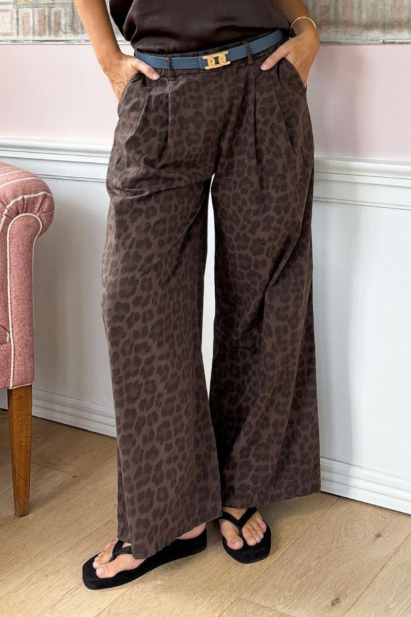 Abbie Wideleg Pant | Mocca Leo | Bukser fra Black Colour