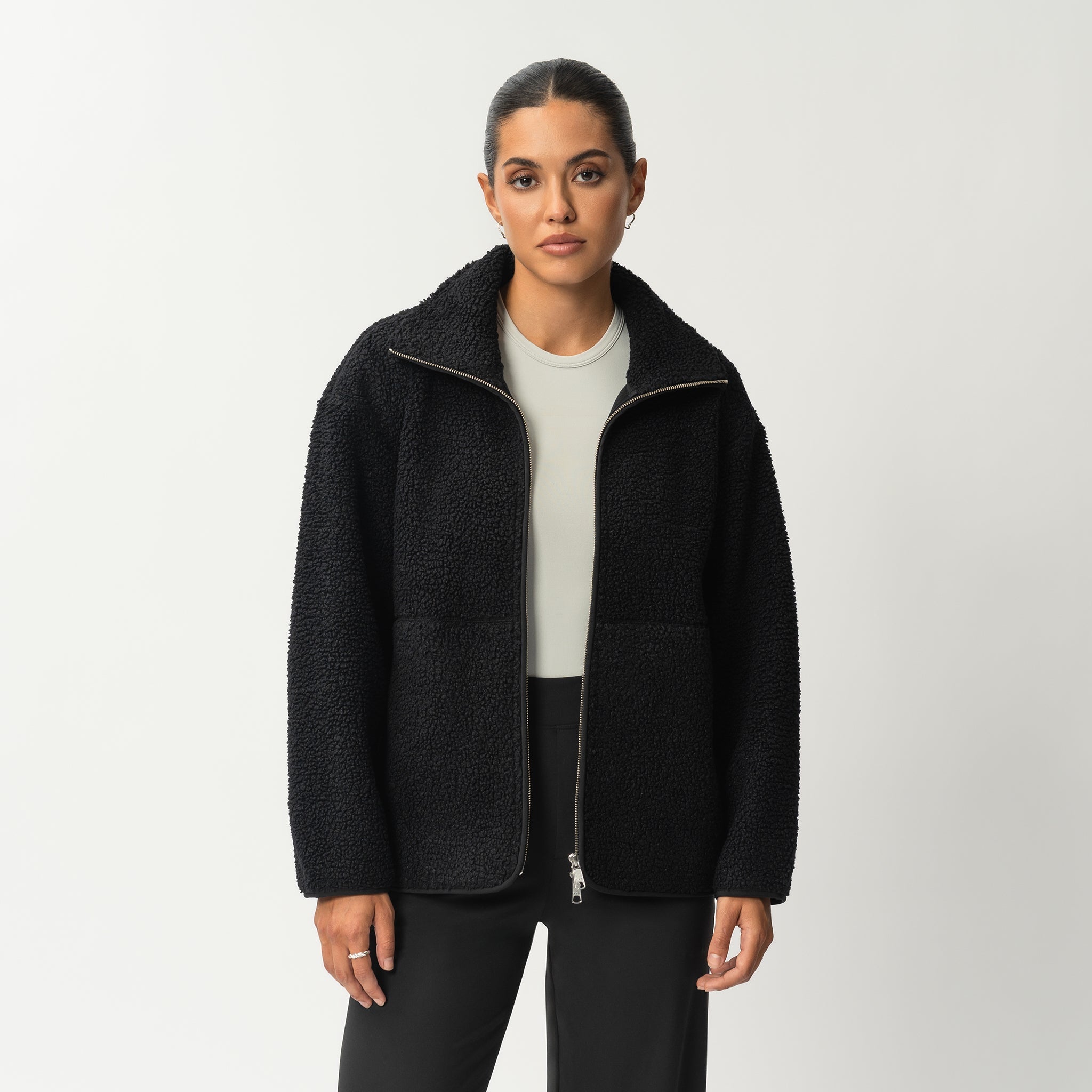 FLEECEJAKKE – KOSELIG KOMFORT MØTER ELEGANT STIL