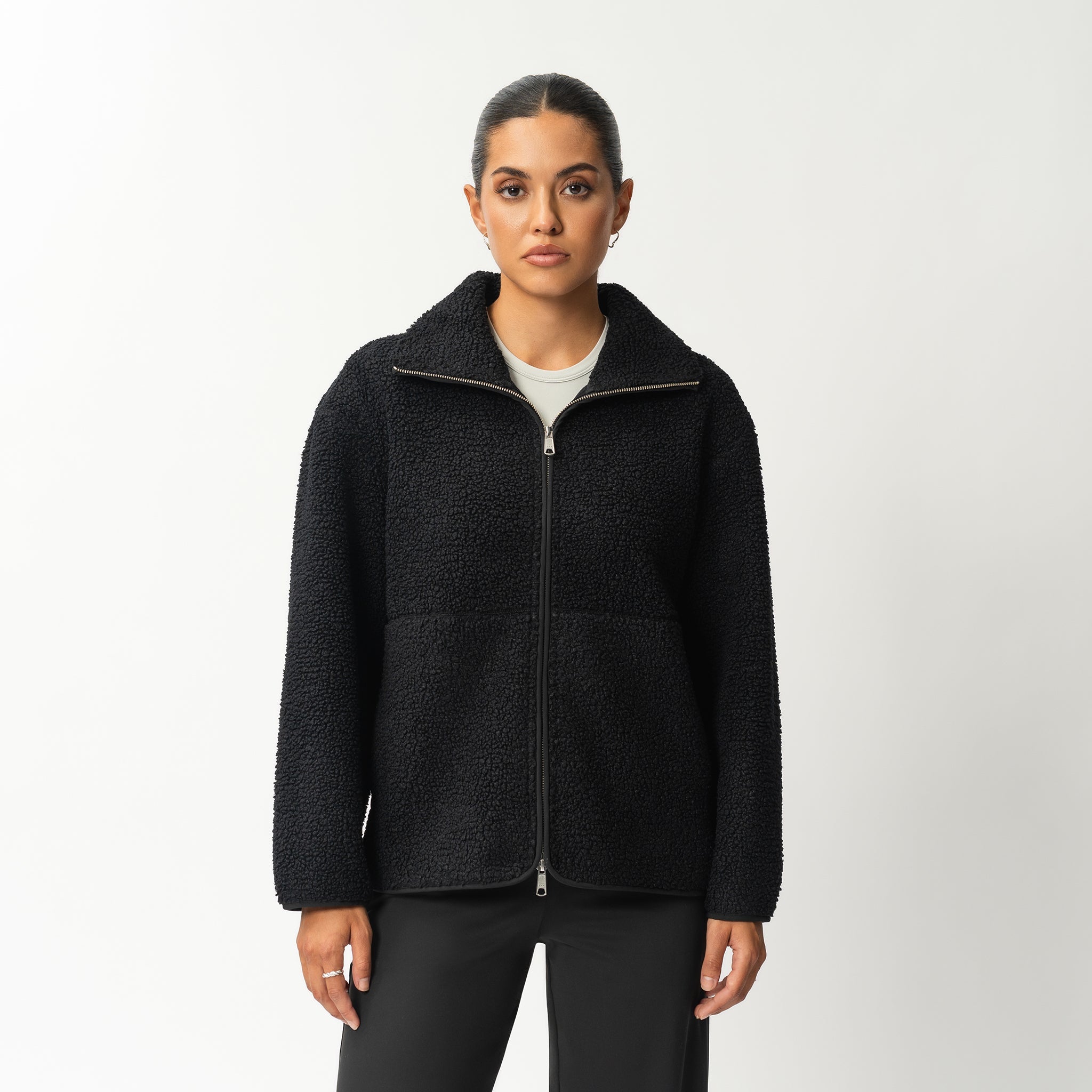 FLEECEJAKKE – KOSELIG KOMFORT MØTER ELEGANT STIL