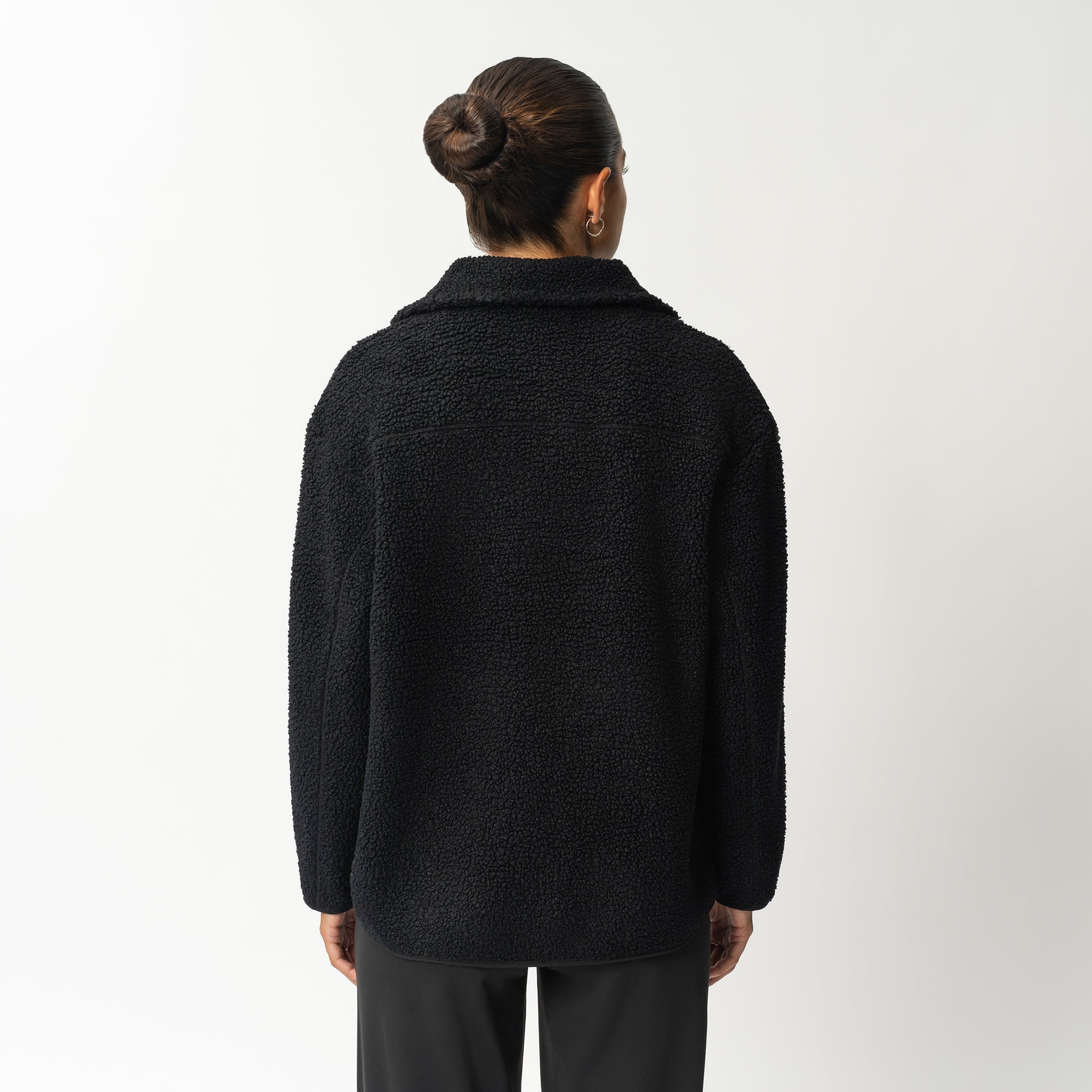 FLEECEJAKKE – KOSELIG KOMFORT MØTER ELEGANT STIL
