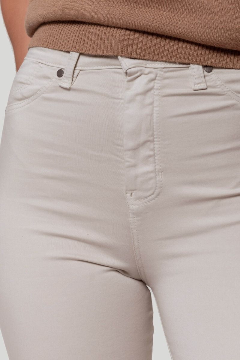 HØY MIDJEBUKSE – BEIGE | TRENDY CHIC HØYMIJE LOUNGEBUKSE