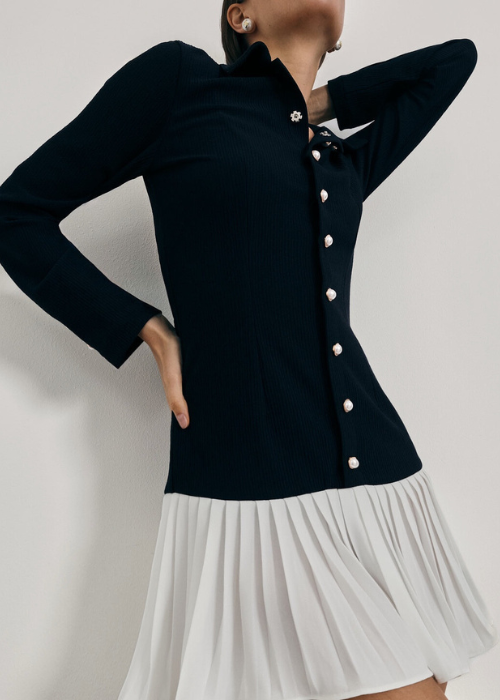 Nayla Kjole med Plissert Kant og Kontraster | Marineblå