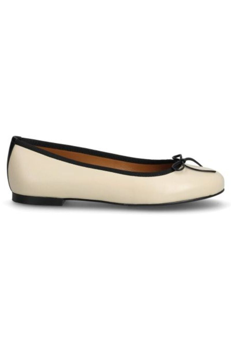 A5900 | Off white nappa 73 | Ballerina fra Billi Bi