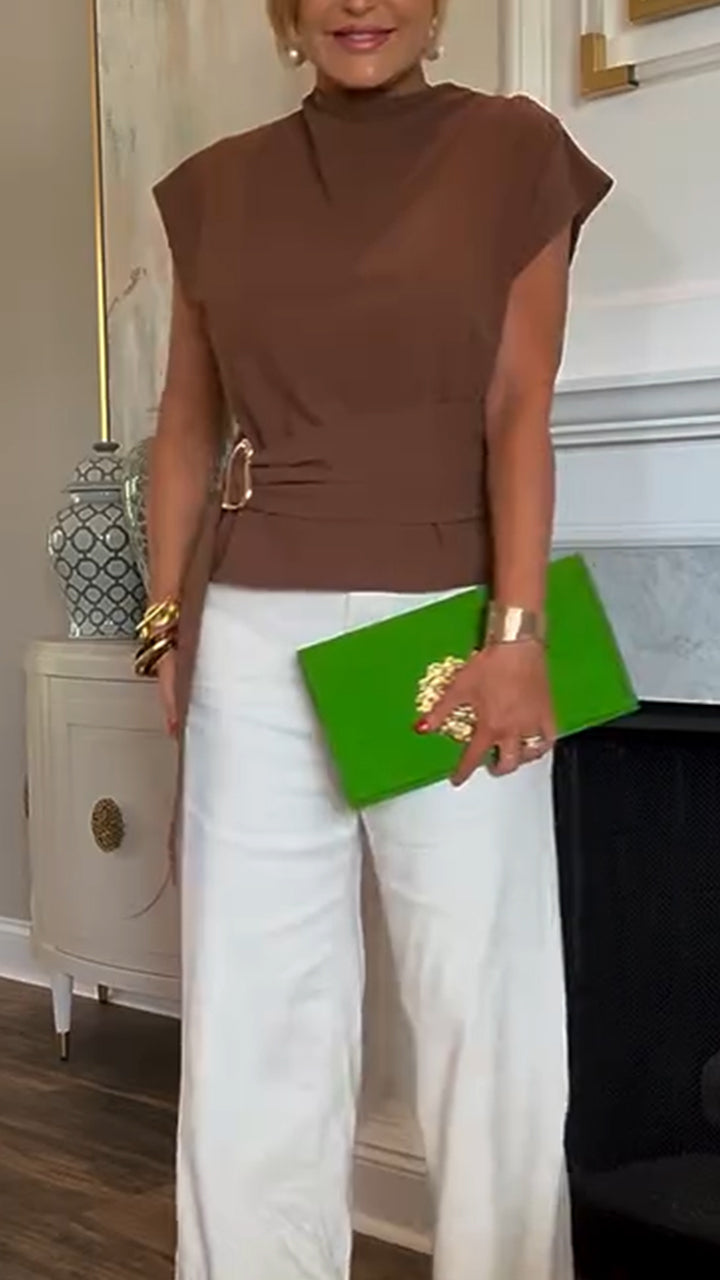 Dame-topp i casual stil med rund hals og metallspenne | trendy chic hverdagstopp