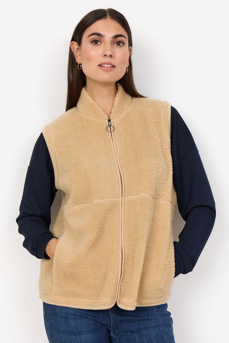 Ada Waistcoat | Sand | Teddy vest fra French Laundry