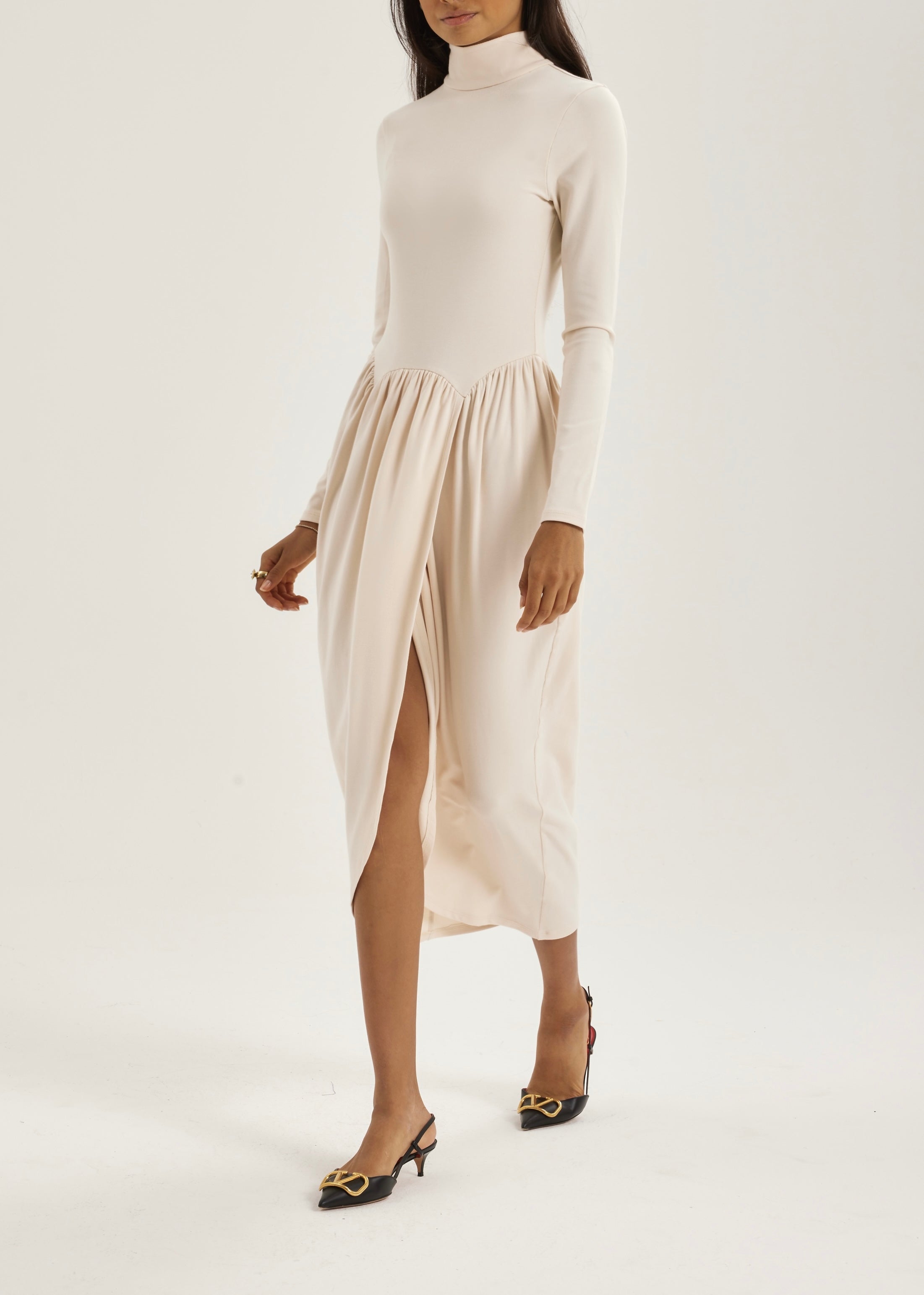 Valentina Høyhalset Drapert Kjole | Elfenbenshvit