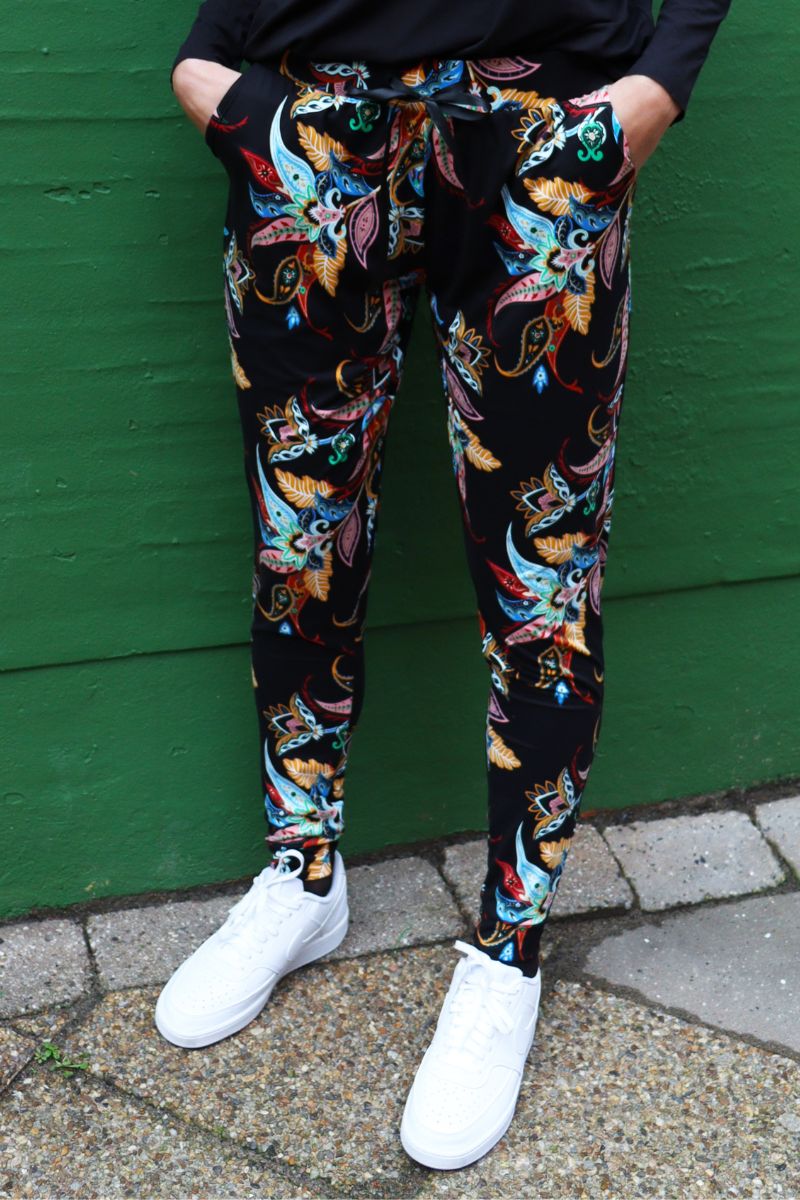Alma Pants | Black Multicolor Paisley | Bukser fra Liberté