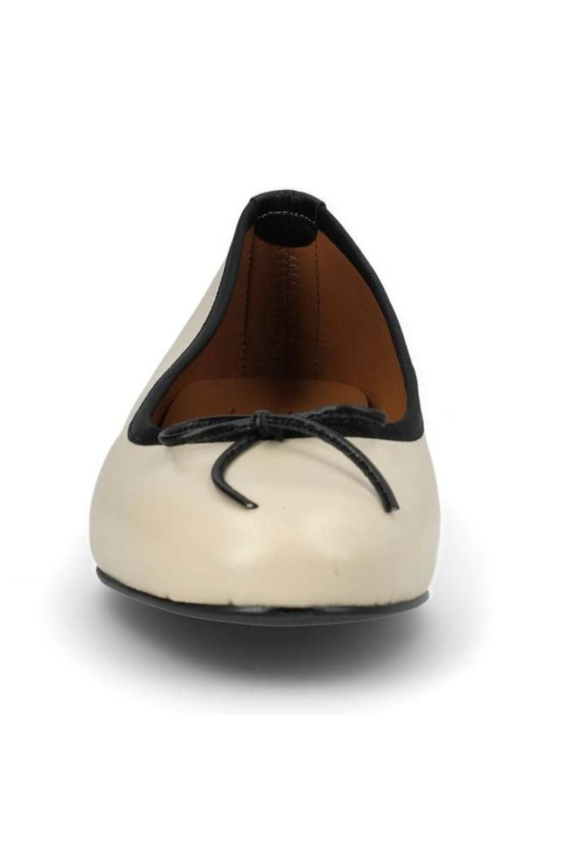 A5900 | Off white nappa 73 | Ballerina fra Billi Bi