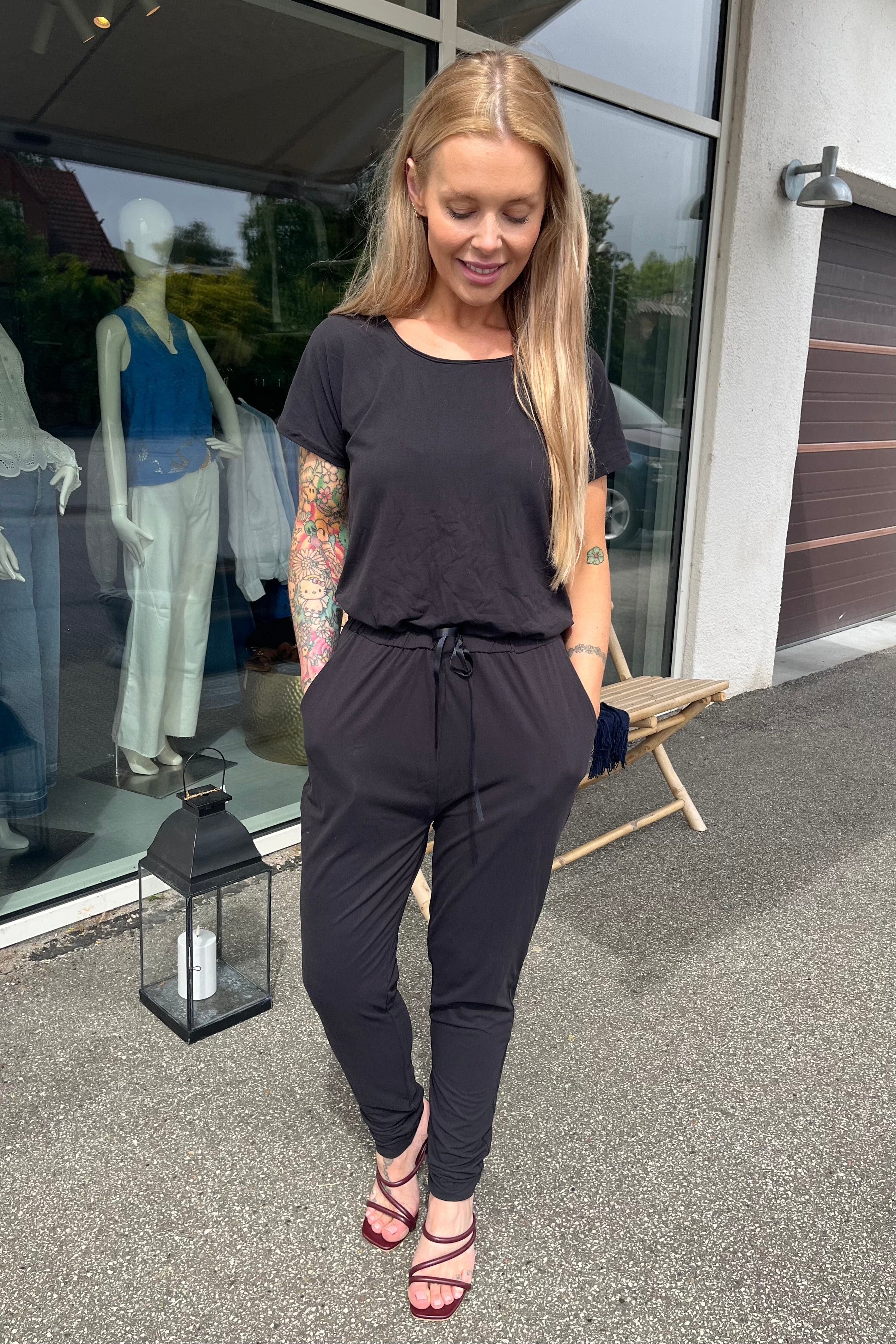 Alma Jumpsuit | Sort | Buksedragt fra Liberté Essentiel