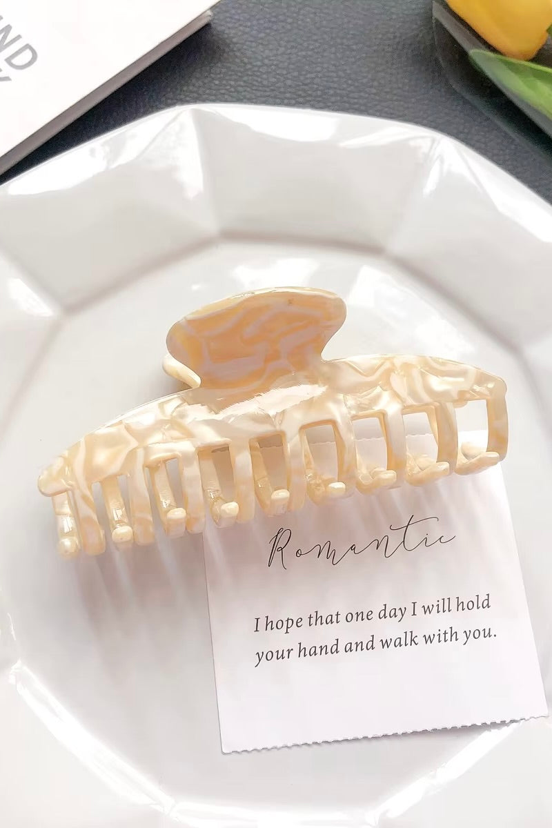 Alexina Hair Claw | Ivory | Hårspænde fra By Timm