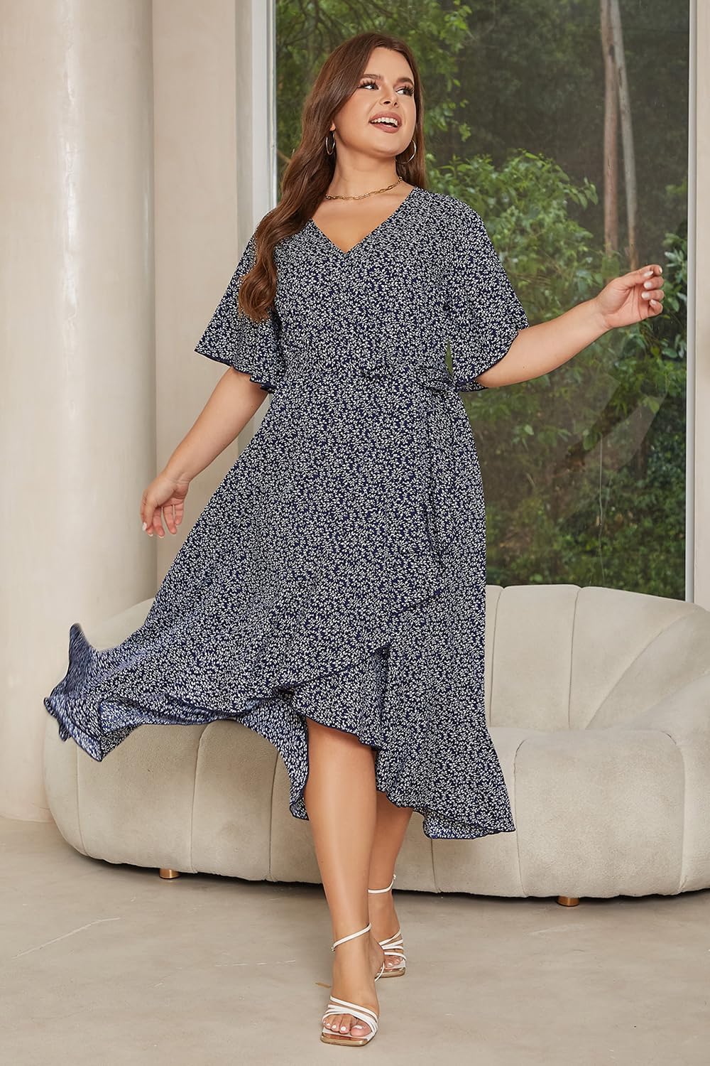 KELUUMMI KJOLE – EMPIRE-MIDJE, BLOMSTERMØNSTER &amp; PLUS SIZE ELEGANSE | TRENDY SOMMERKJOLE DAMEMOTE MUST-HA