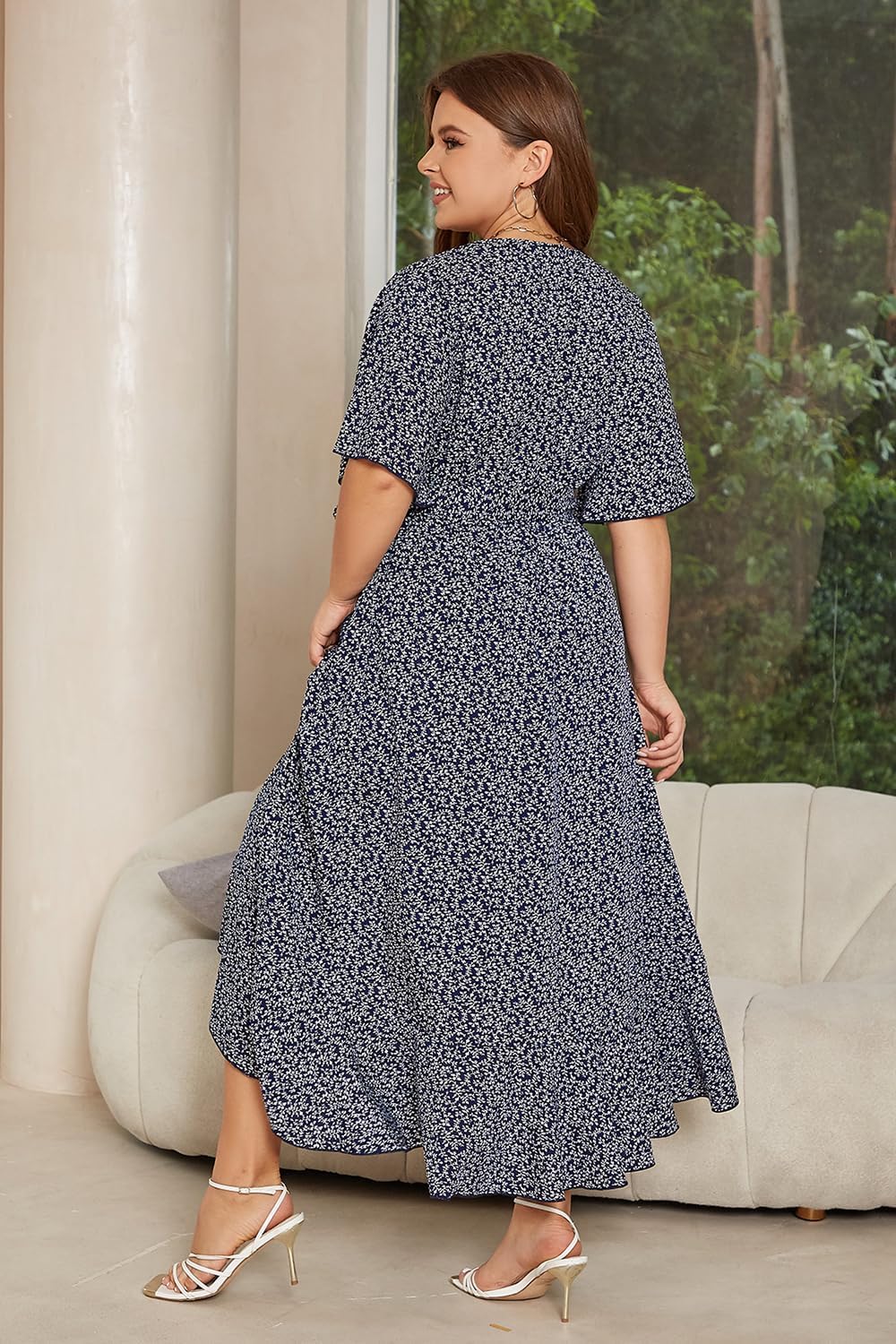 KELUUMMI KJOLE – EMPIRE-MIDJE, BLOMSTERMØNSTER &amp; PLUS SIZE ELEGANSE | TRENDY SOMMERKJOLE DAMEMOTE MUST-HA