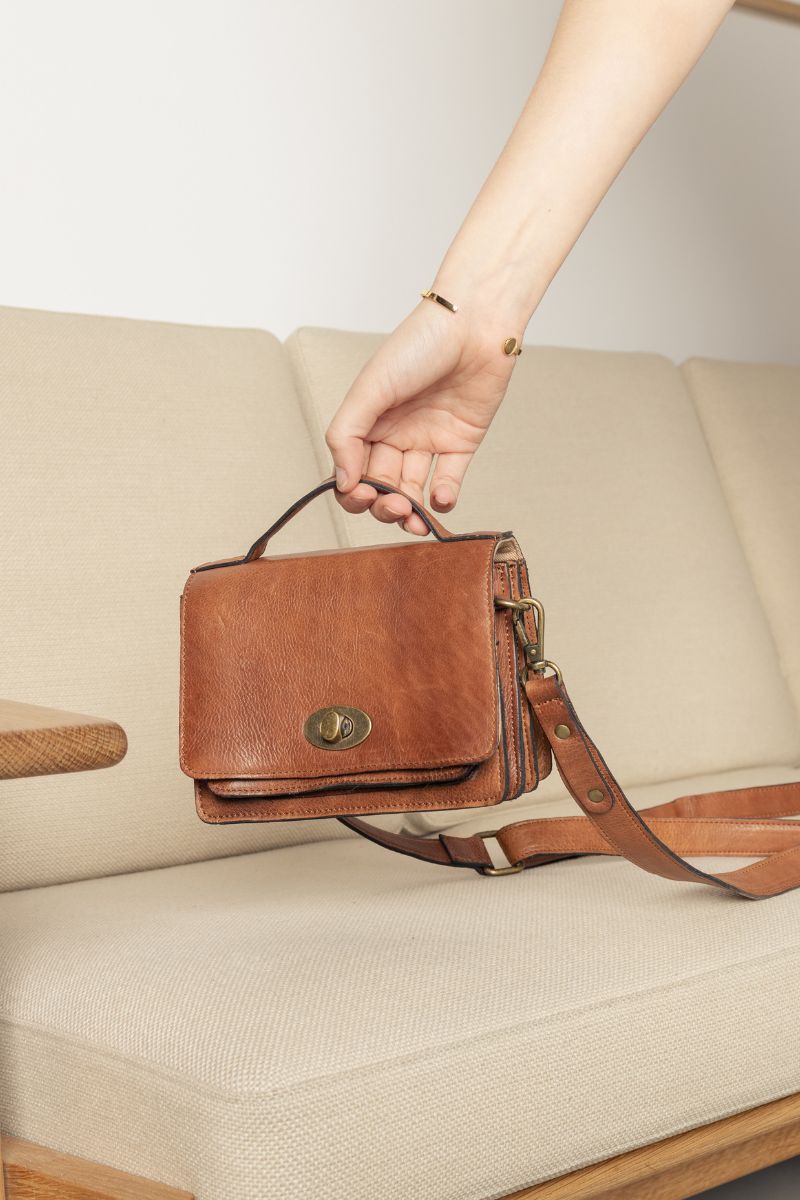 Alba Big | Walnut | Crossover fra Re:designed